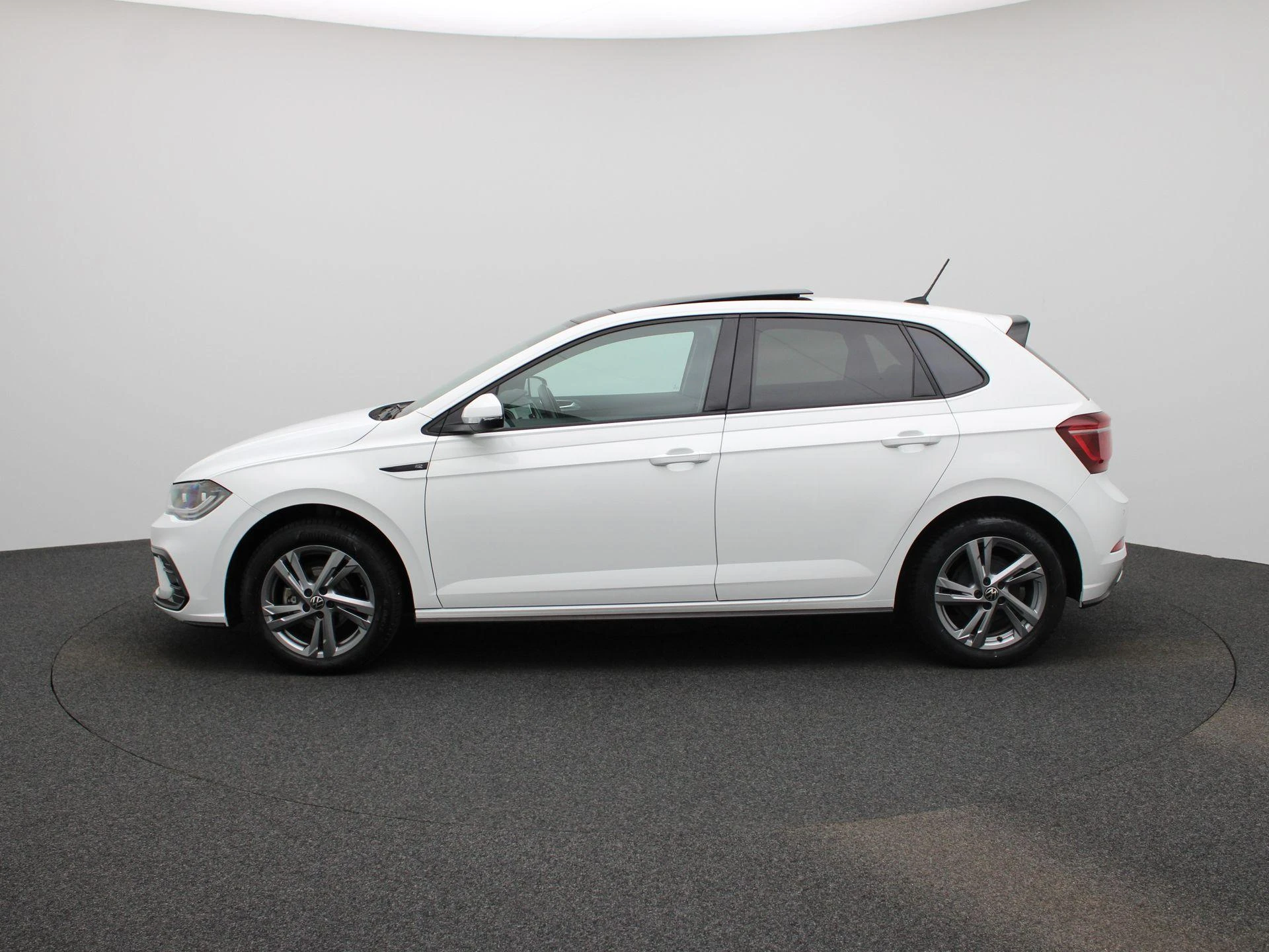 Volkswagen-Polo-image-3