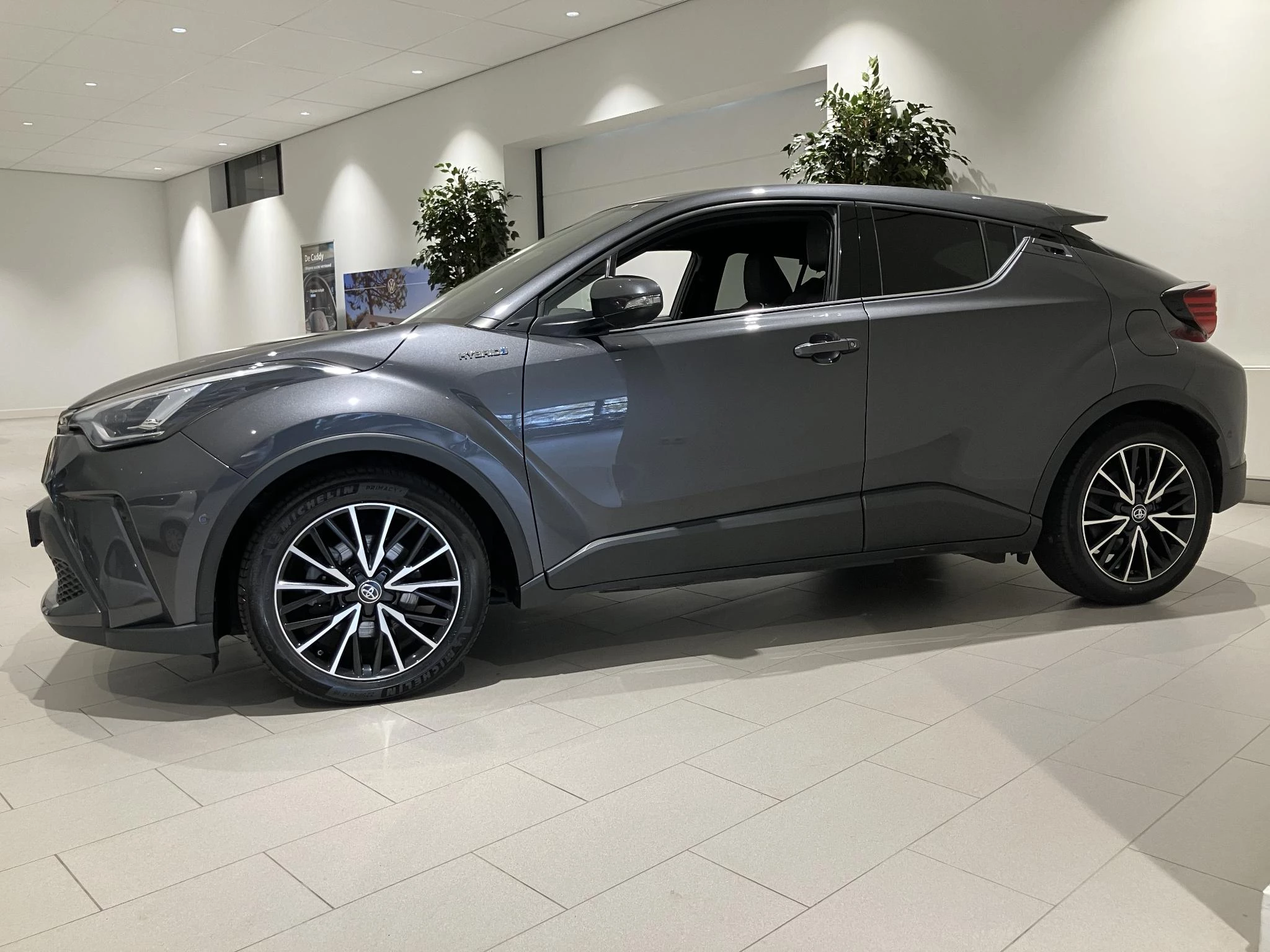 Toyota-C-HR-image-2