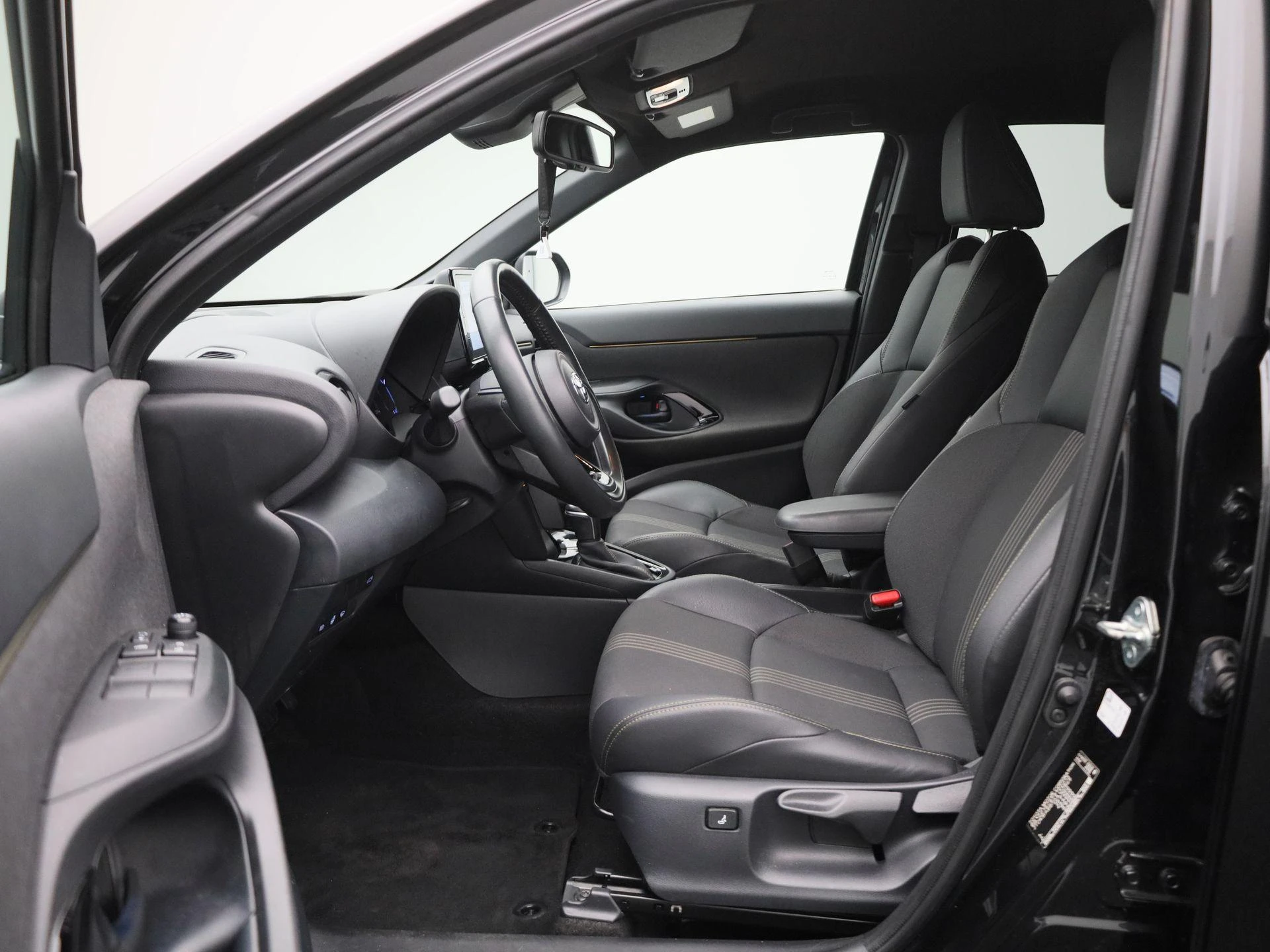 Toyota-Yaris Cross-image-10