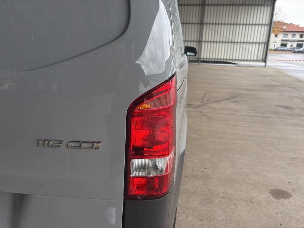 Mercedes-Benz-Vito-image-10