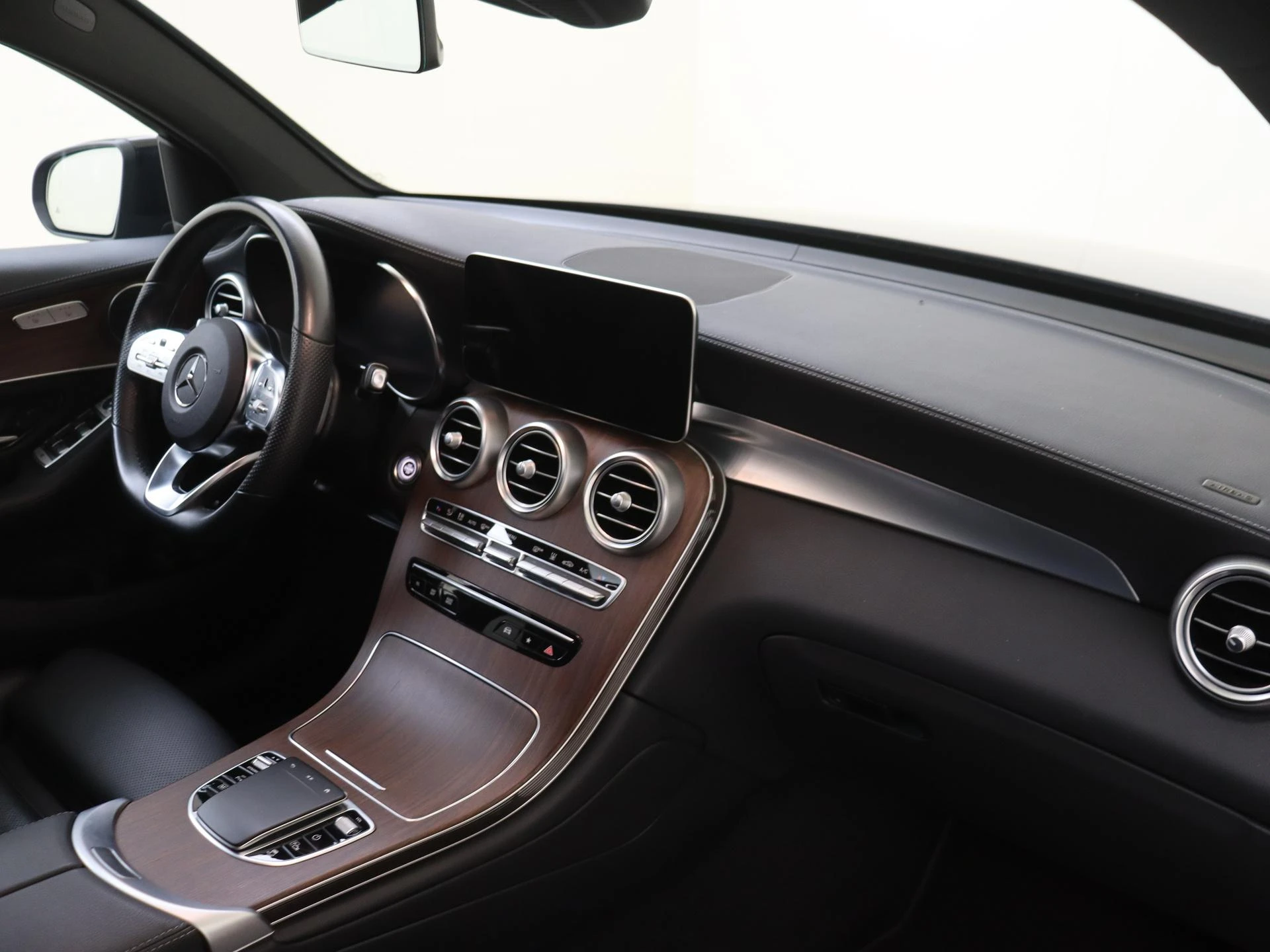 Mercedes-Benz-GLC-image-4