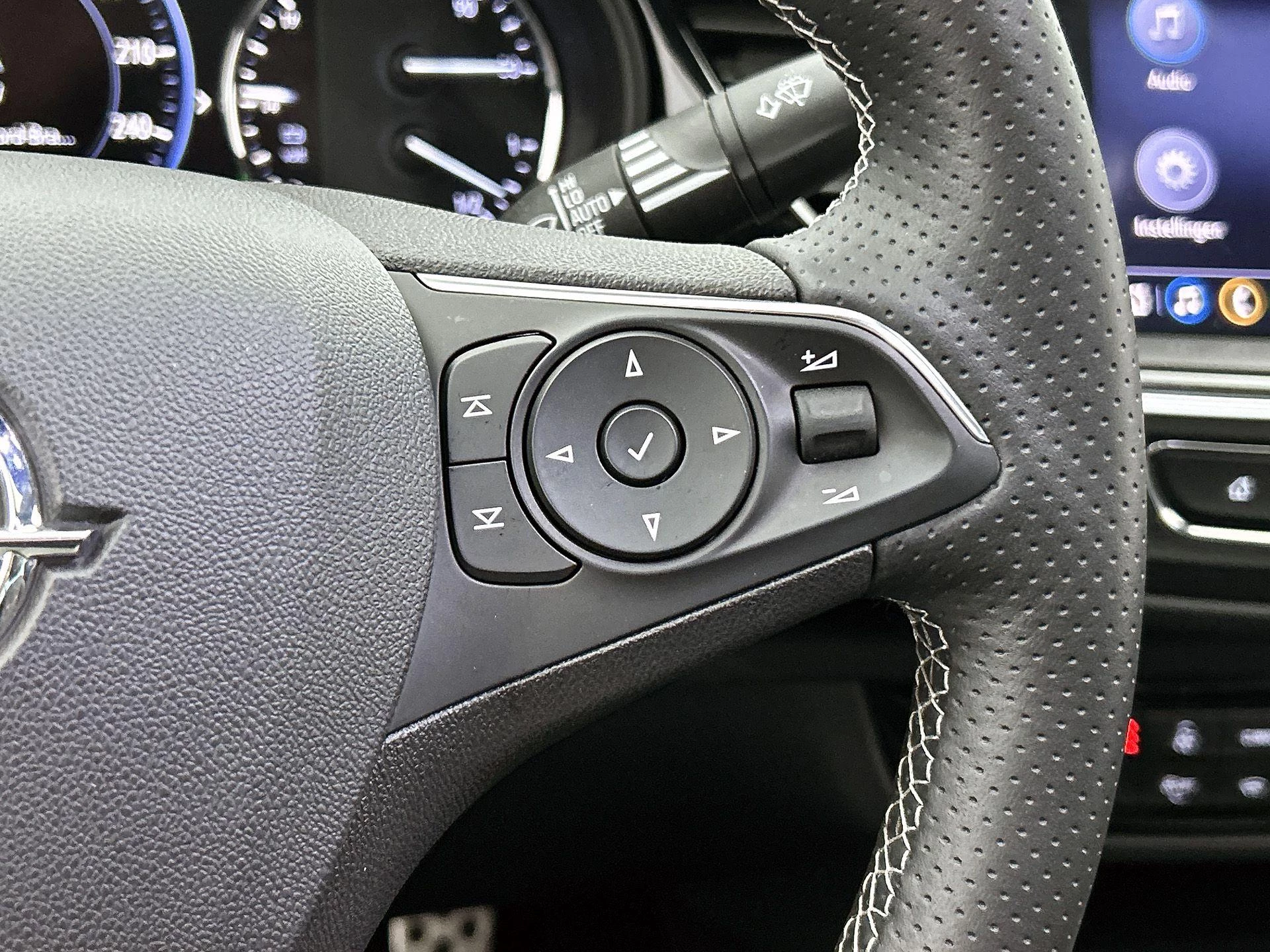 Opel-Insignia-image-33