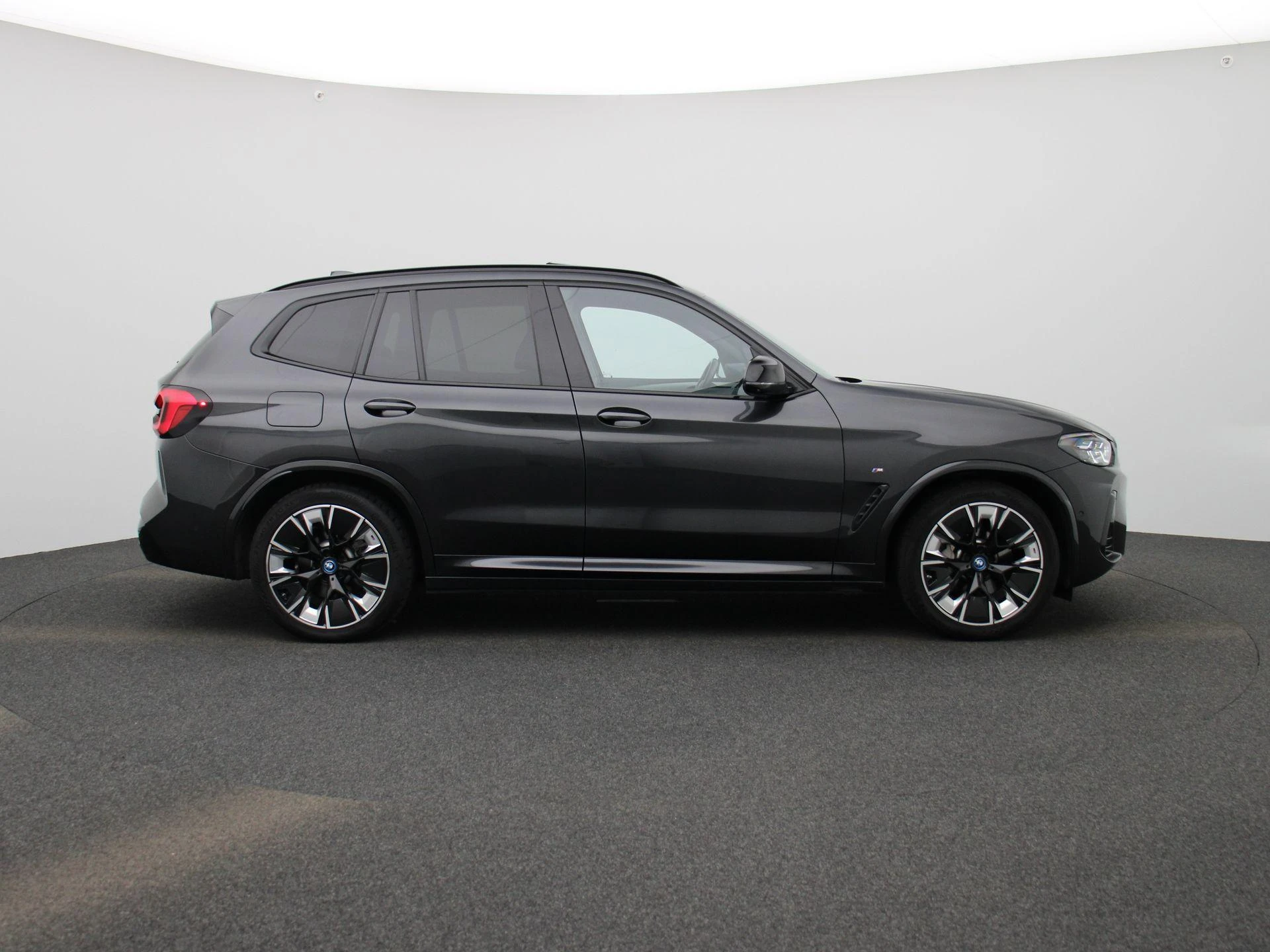 BMW-iX3-image-5