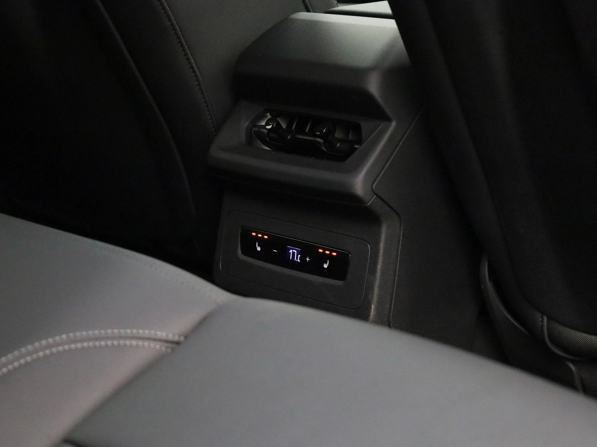 Audi-Q6 e-tron-image-51