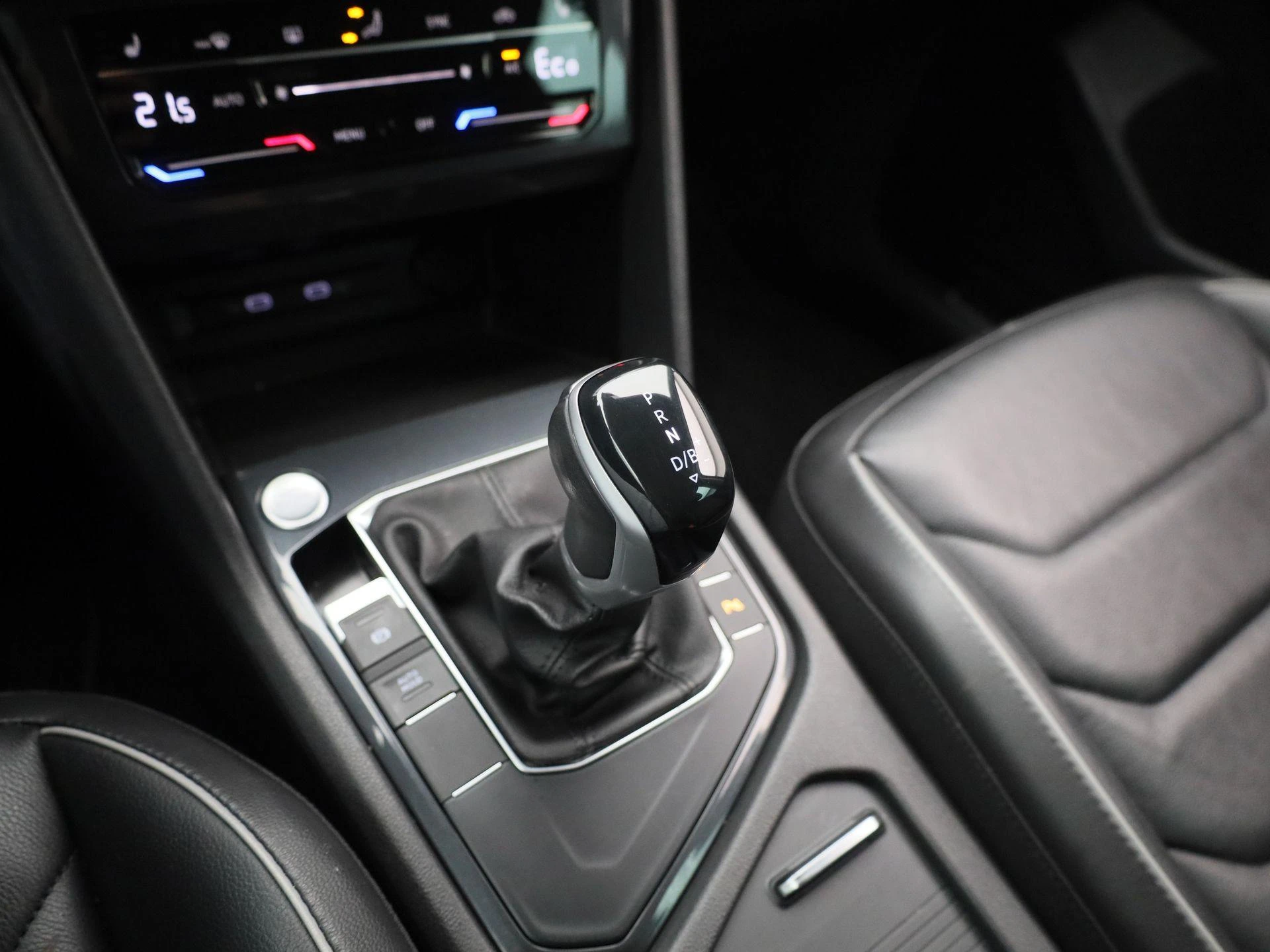 Volkswagen-Tiguan-image-28