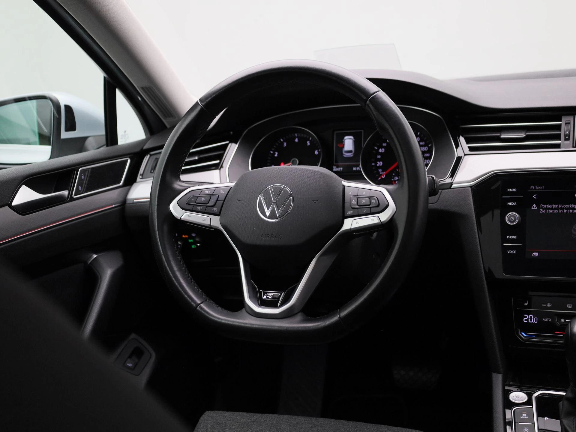 Volkswagen-Passat-image-8