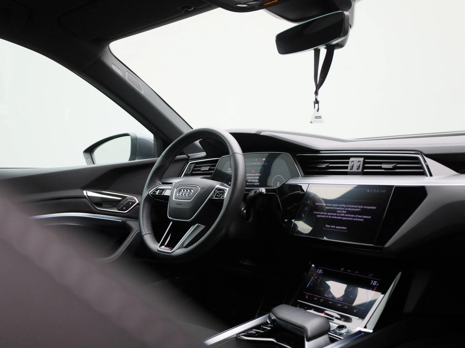 Audi-Q8 e-tron-image-34