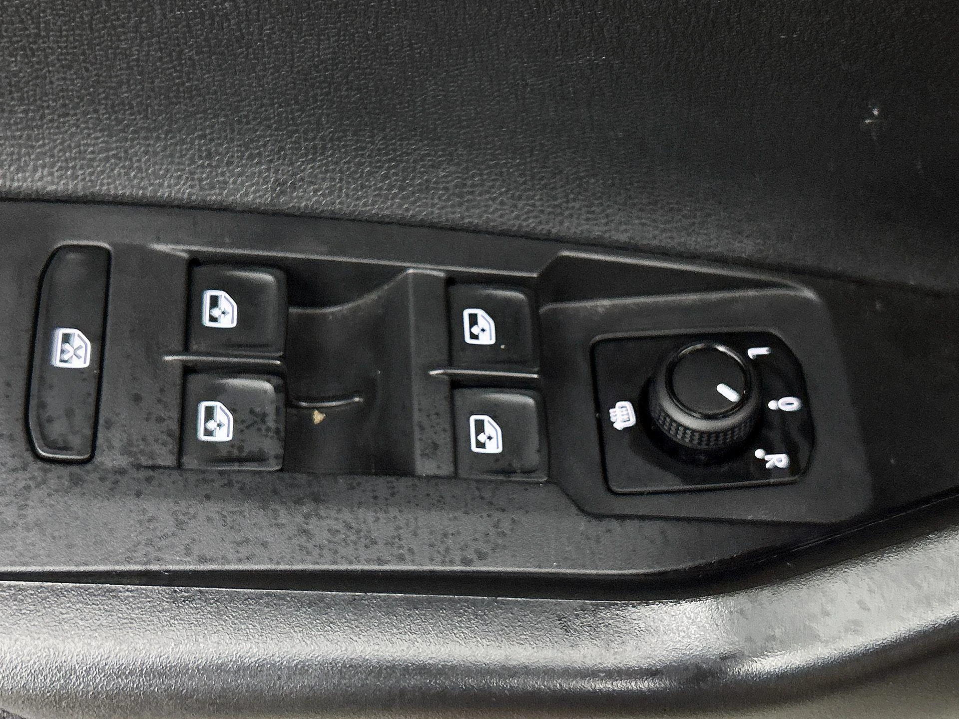 Volkswagen-Polo-image-33