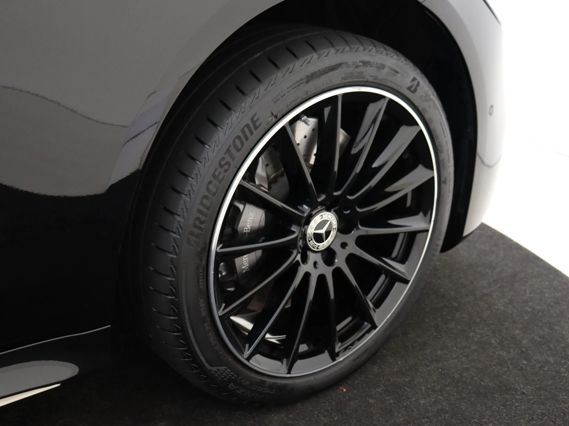 Mercedes-Benz-S-Klasse-image-32