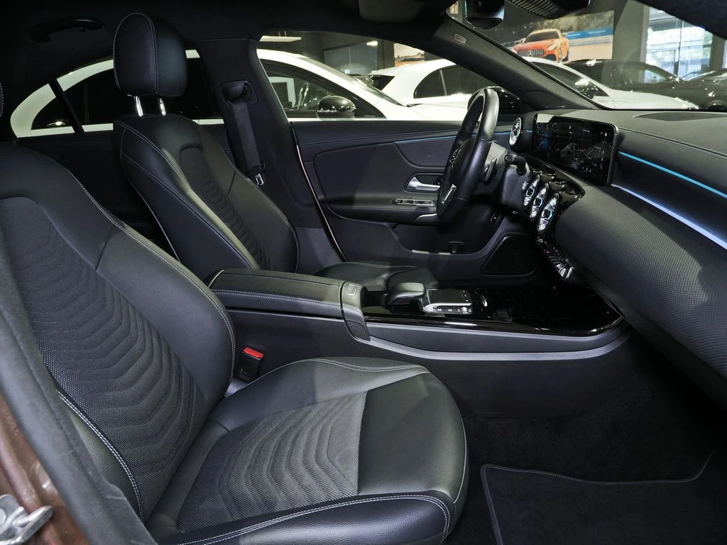 Mercedes-Benz-CLA 180-image-12