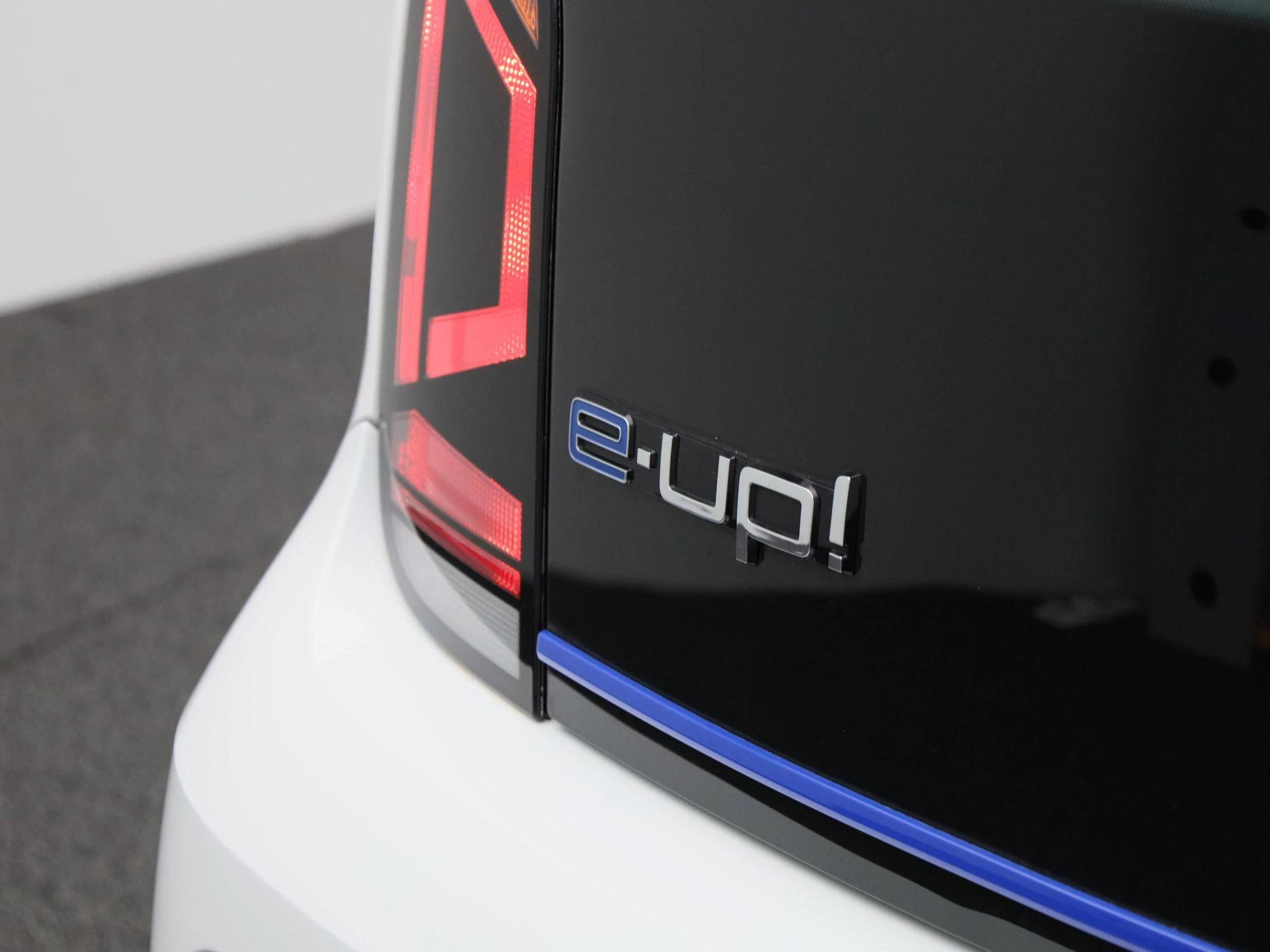 Volkswagen-e-up!-image-30