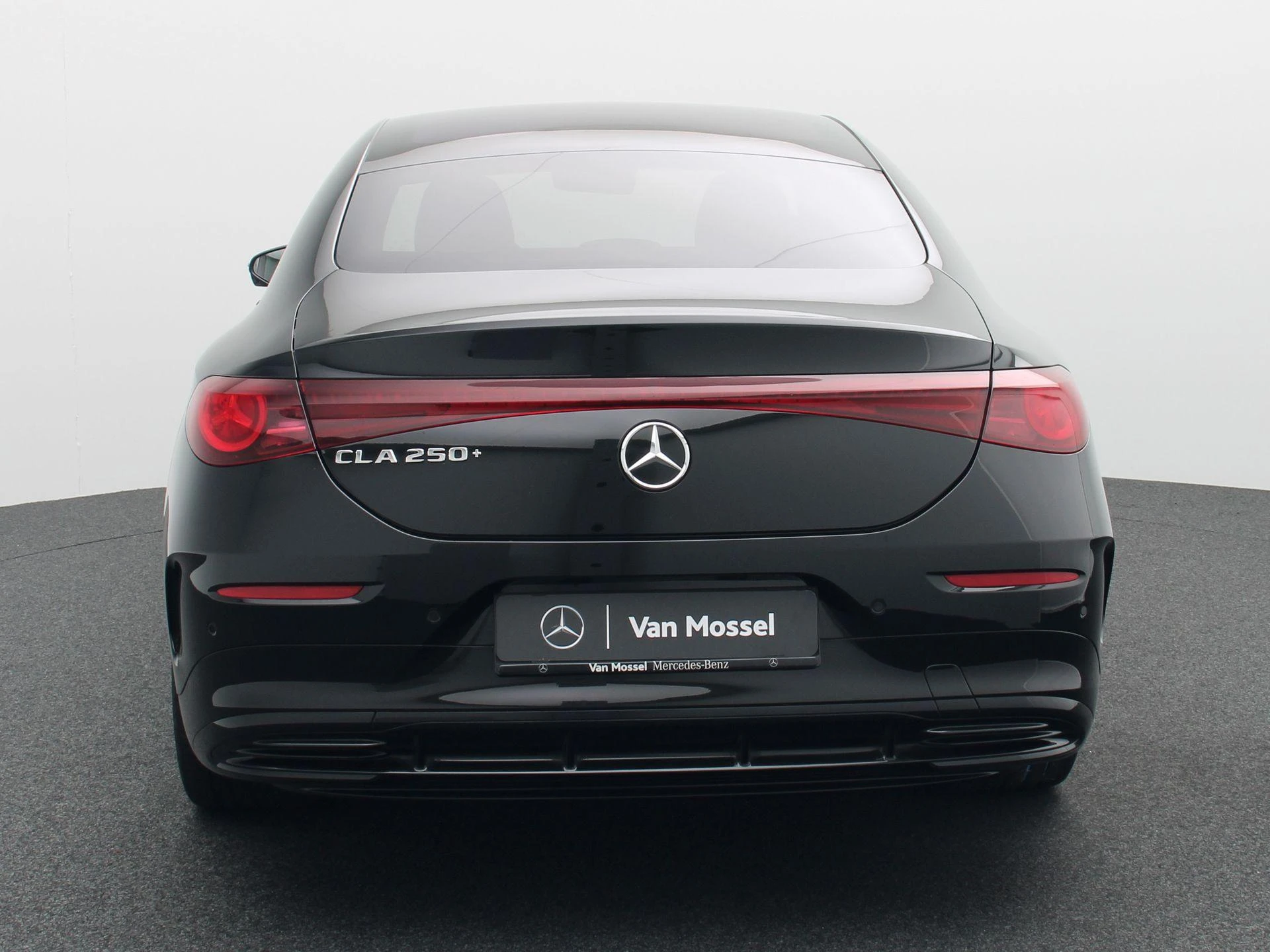 Mercedes-Benz-CLA-image-4