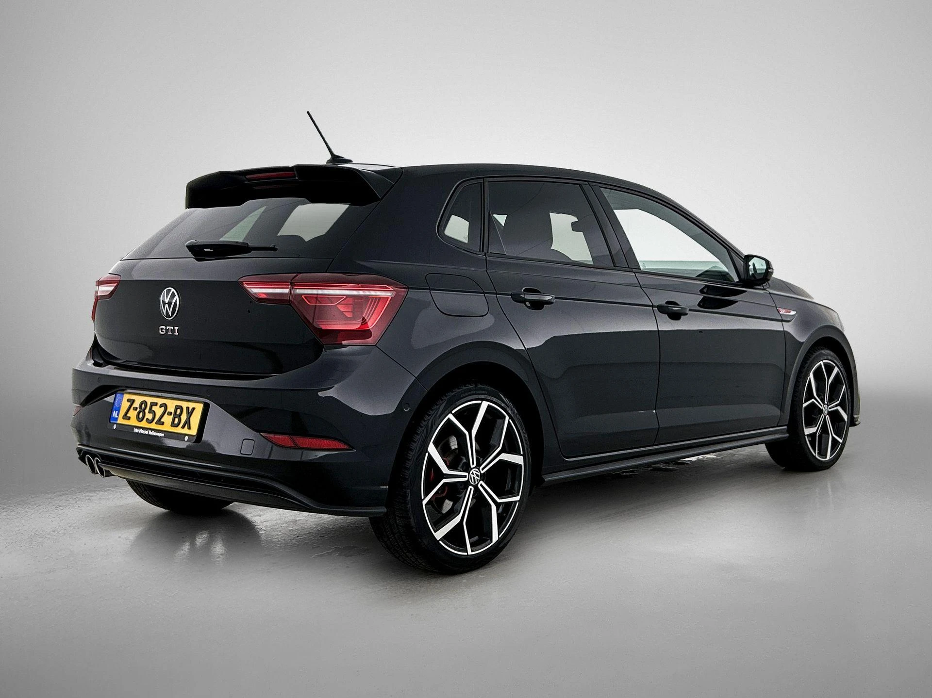 Volkswagen-Polo-image-3