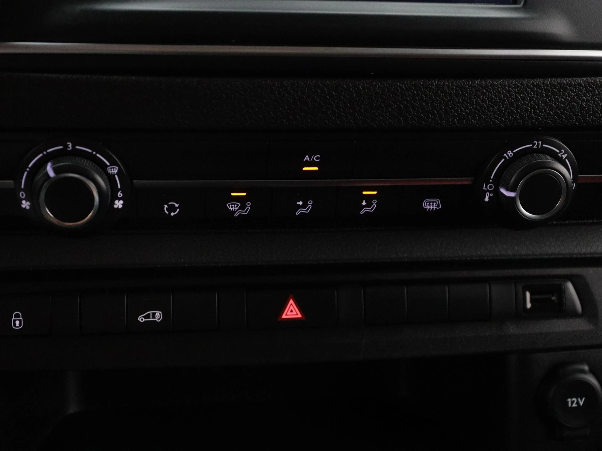 Opel-Vivaro-image-11