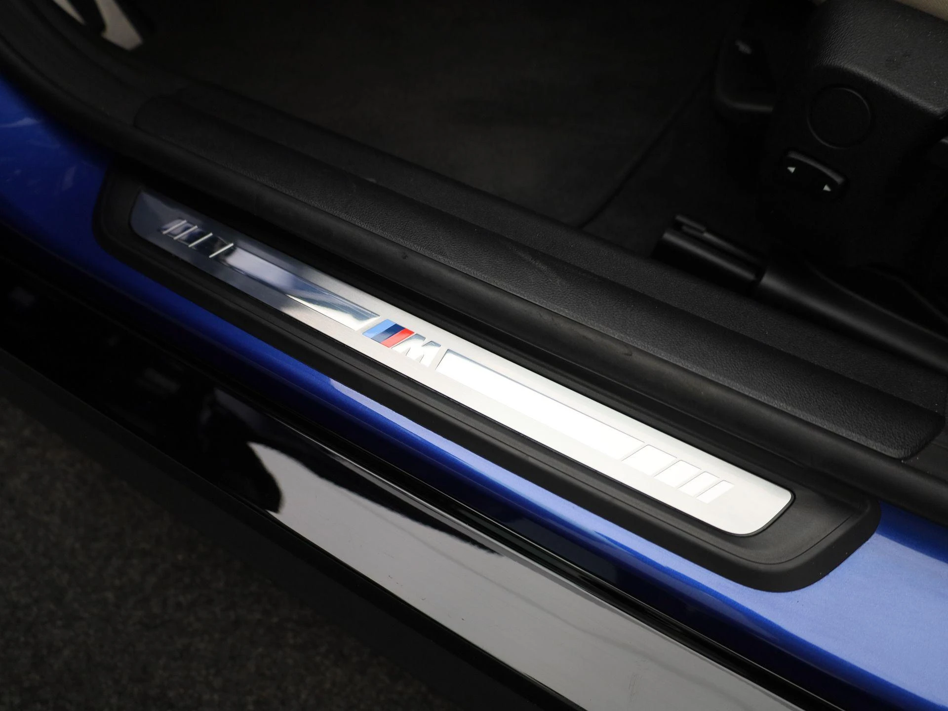 BMW-i4-image-31