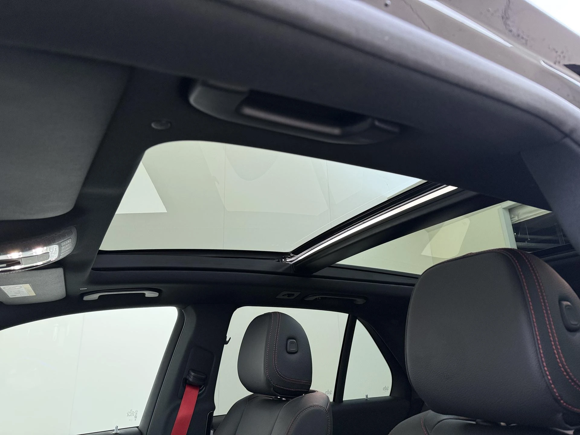 Mercedes-Benz-GLE-image-28