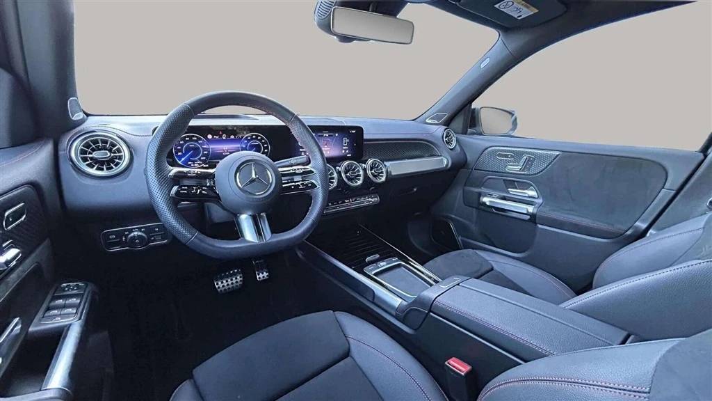 Mercedes-Benz-EQB-image-11