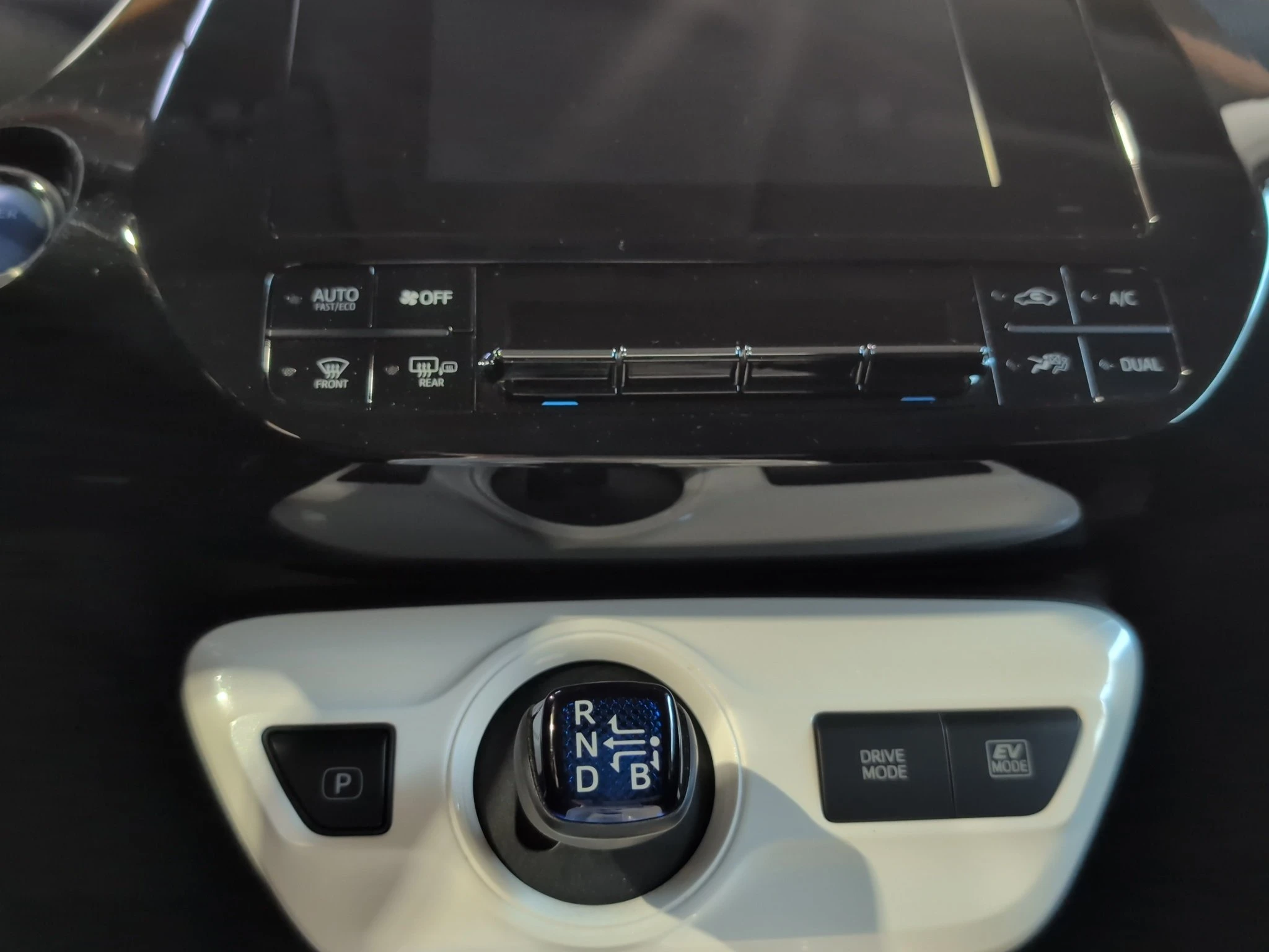 Toyota-Prius-image-14