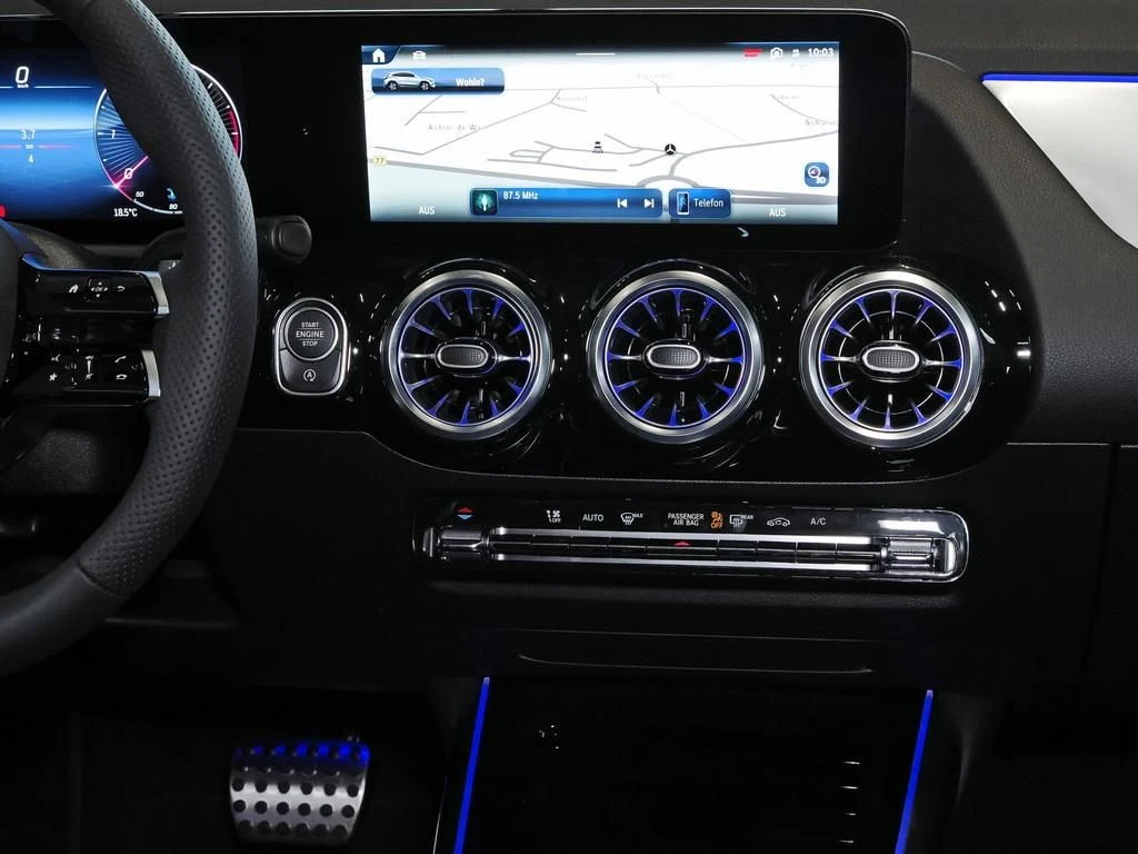 Mercedes-Benz-GLA 200 d-image-11