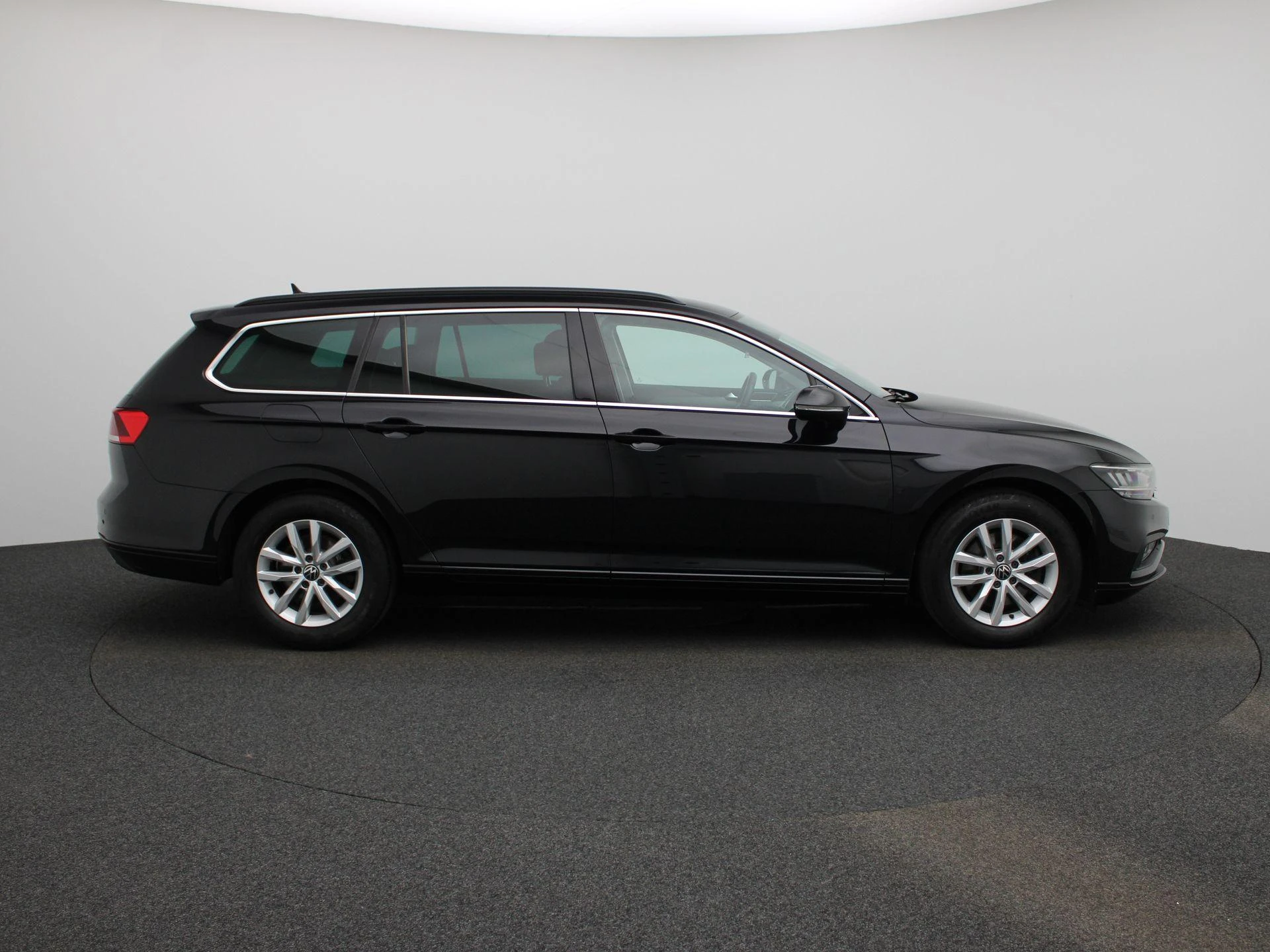 Volkswagen-Passat-image-5