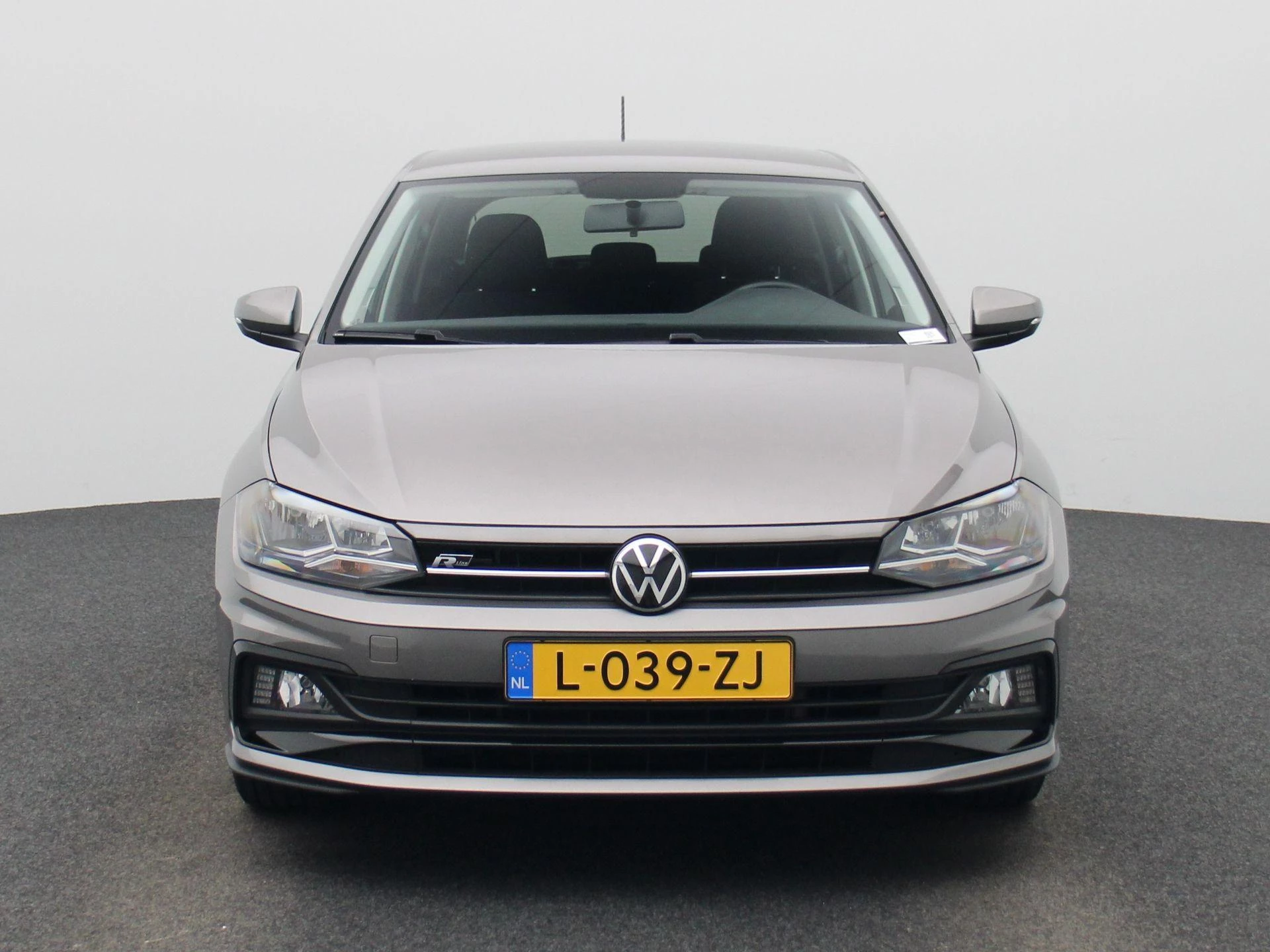 Volkswagen-Polo-image-2