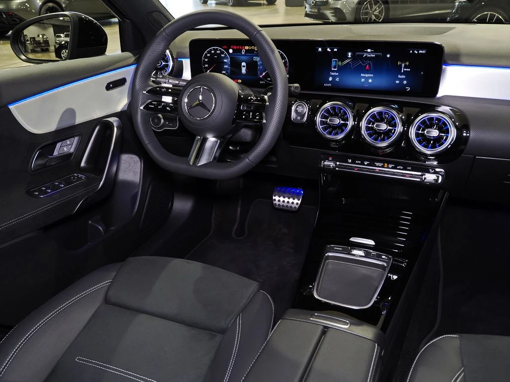 Mercedes-Benz-A-Klasse 180-image-10