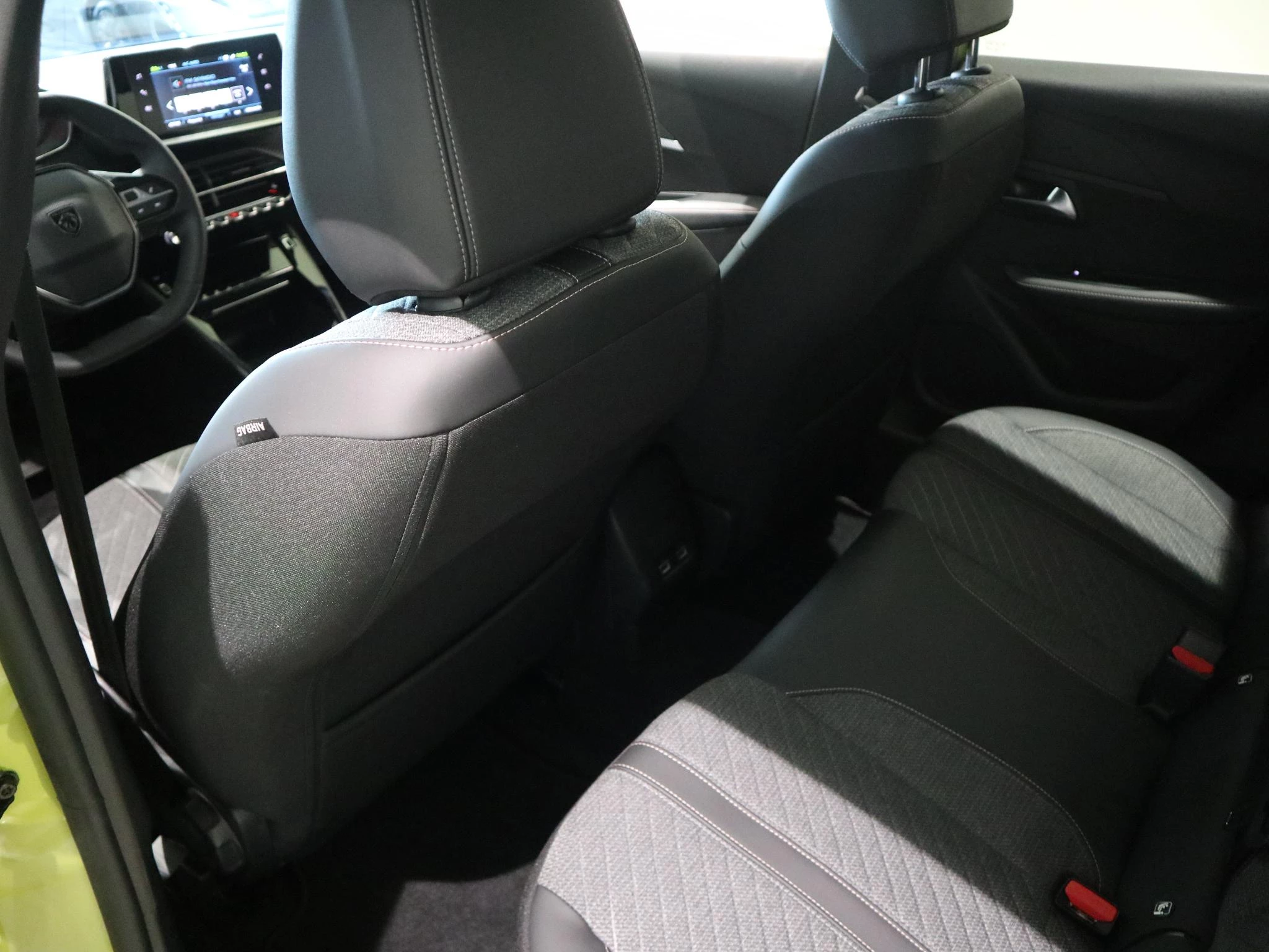 Peugeot-e-208-image-10