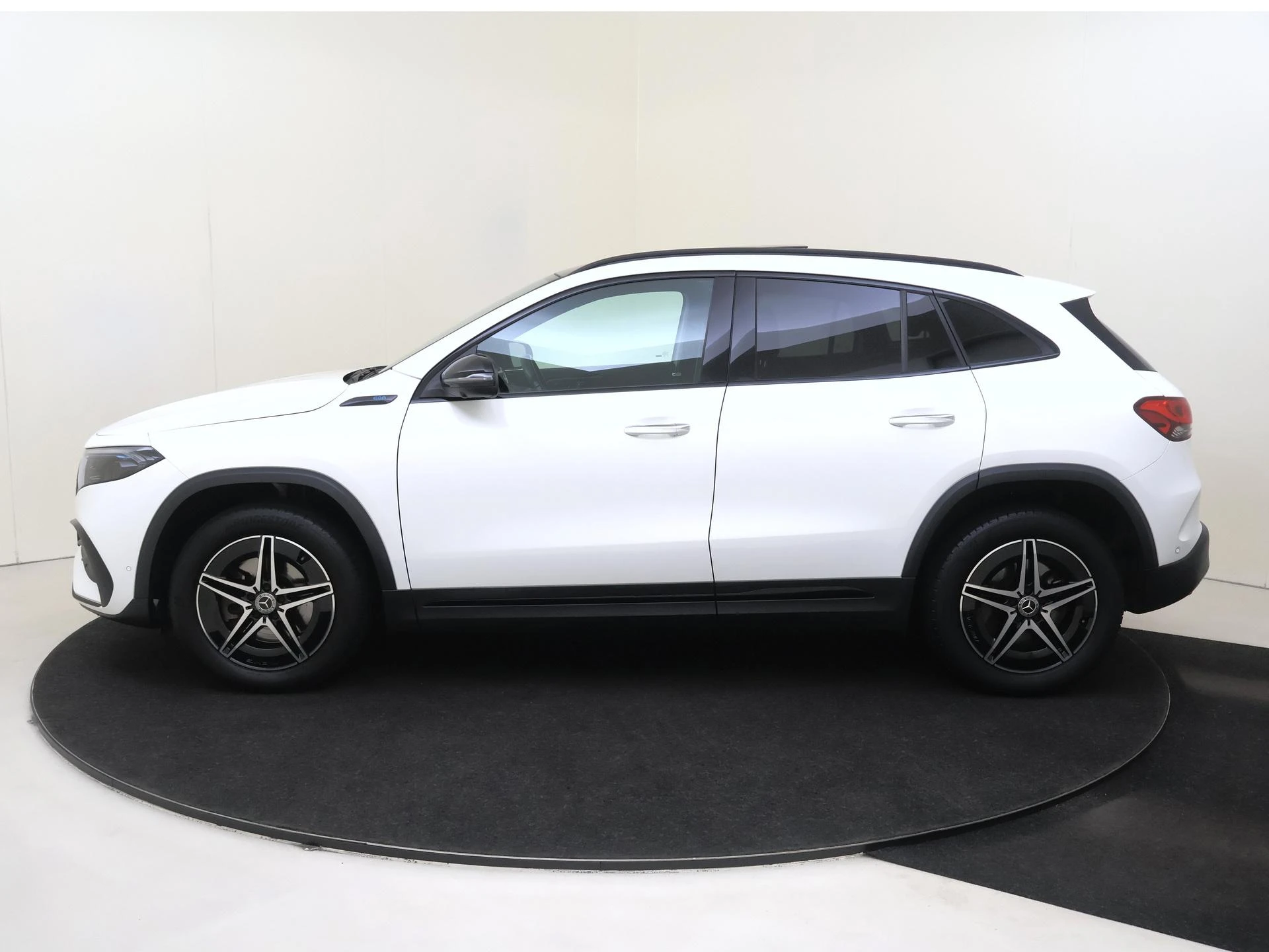 Mercedes-Benz-EQA-image-7