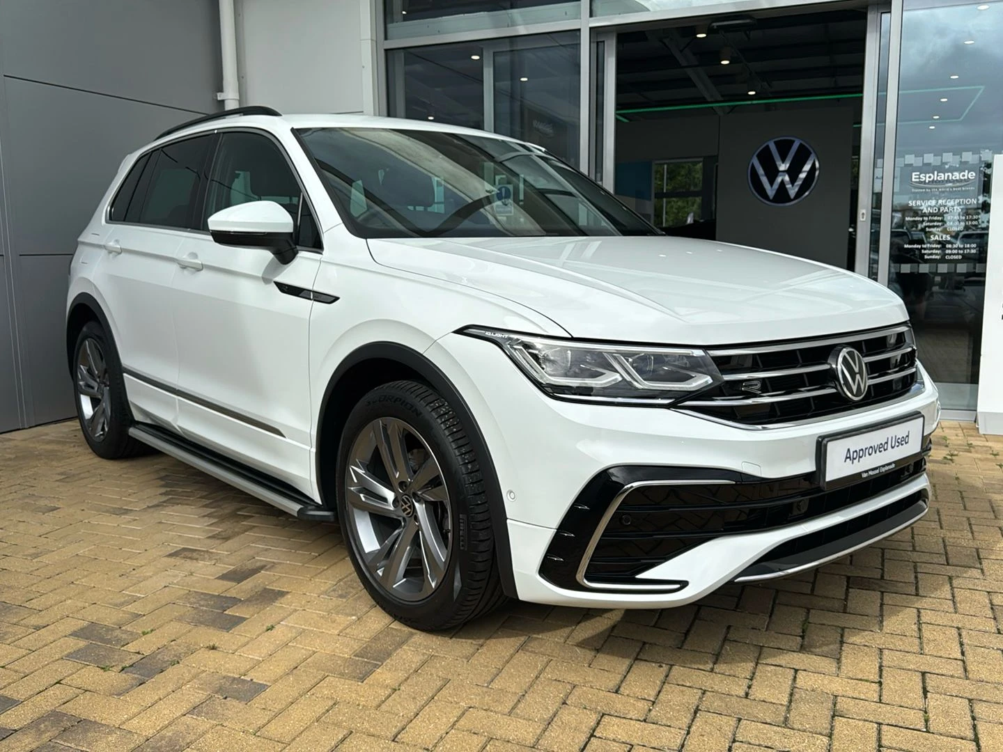 Volkswagen-Tiguan-image-18