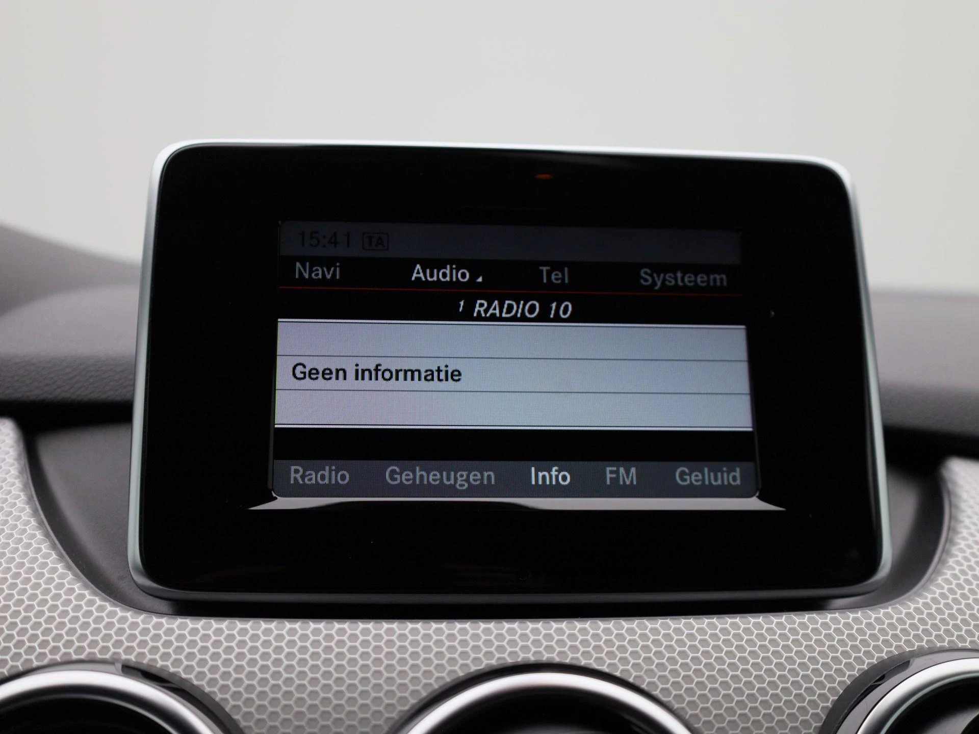 Mercedes-Benz-B-Klasse-image-20