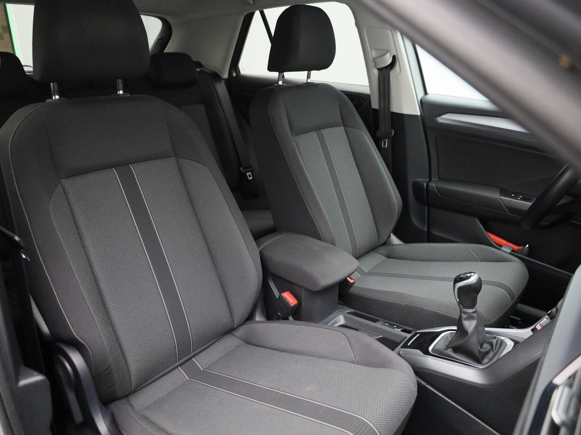 Volkswagen-T-Roc-image-36