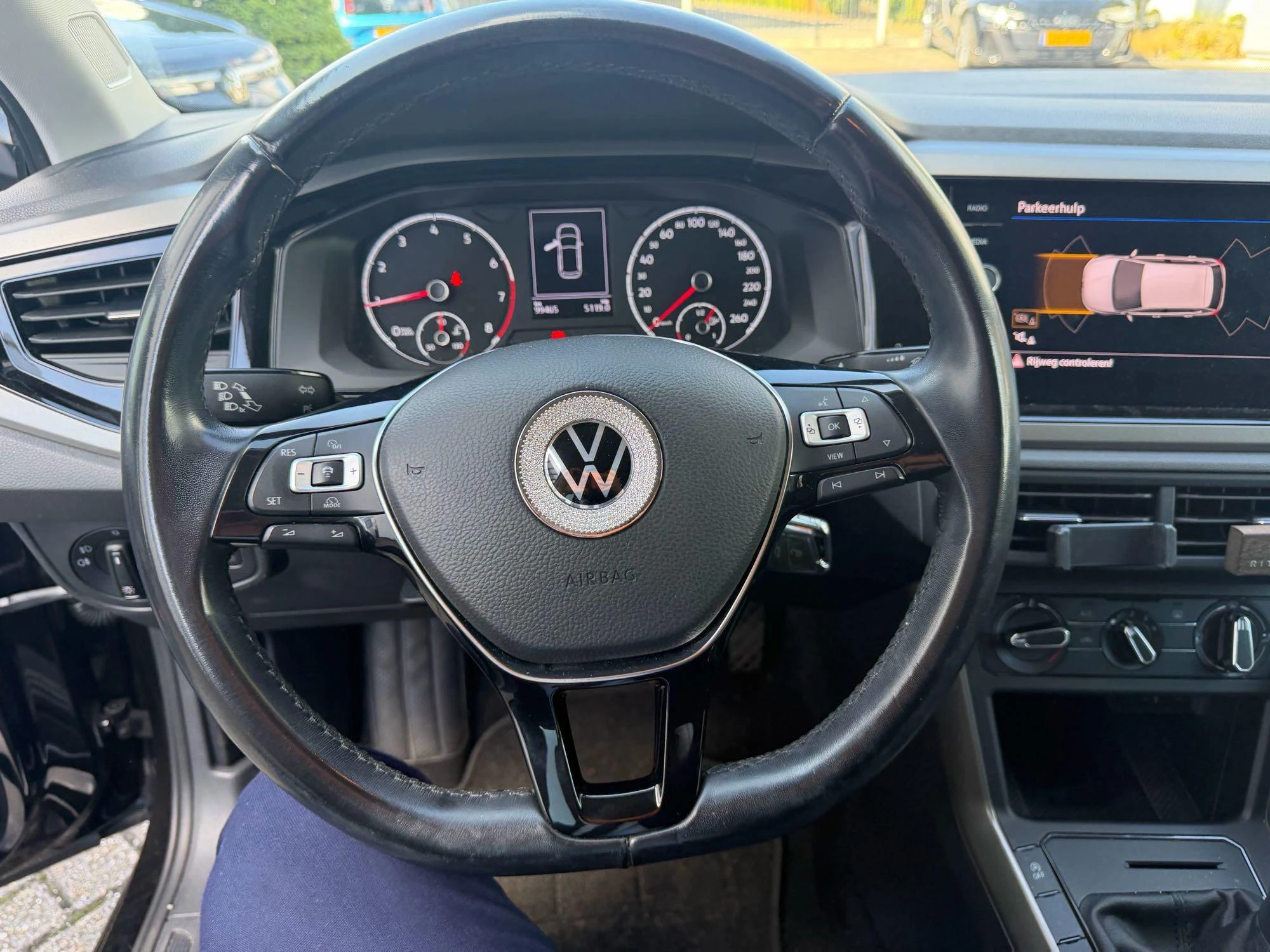 Volkswagen-Polo-image-9