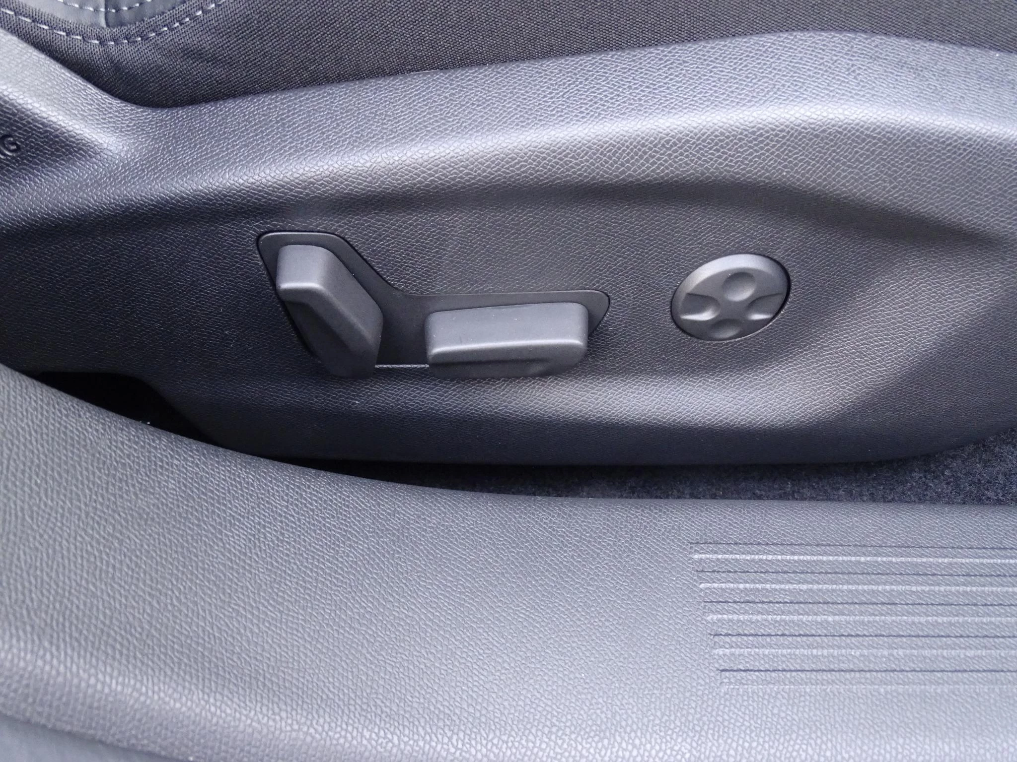 Peugeot-408-image-27