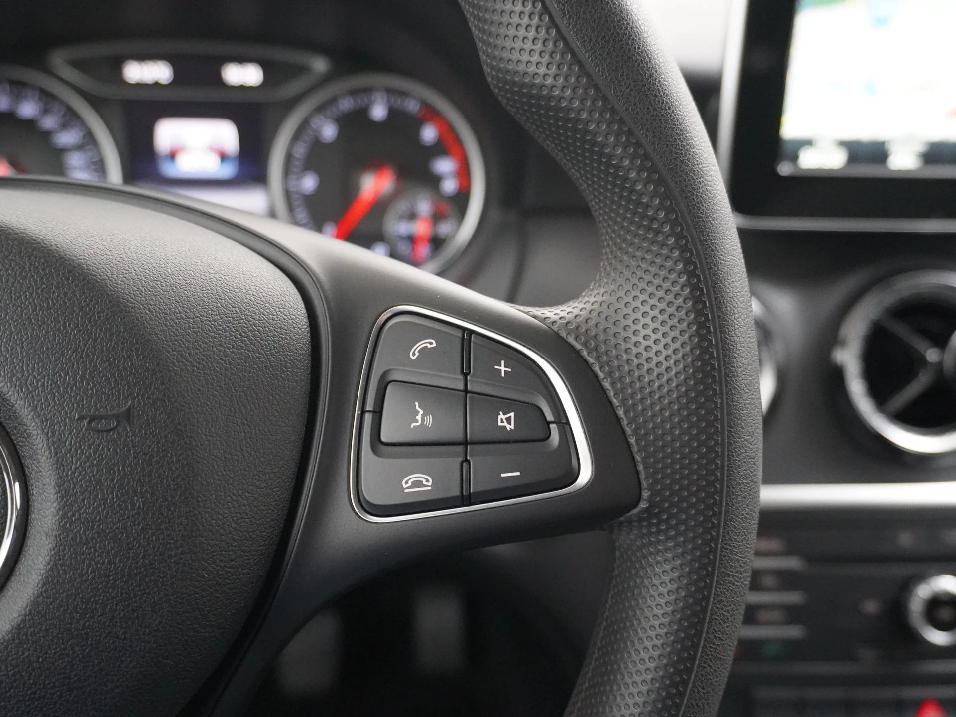 Mercedes-Benz-A-Klasse-image-18