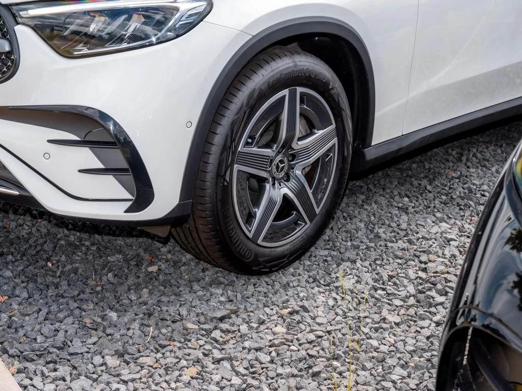 Mercedes-Benz-GLC 300 d-image-6