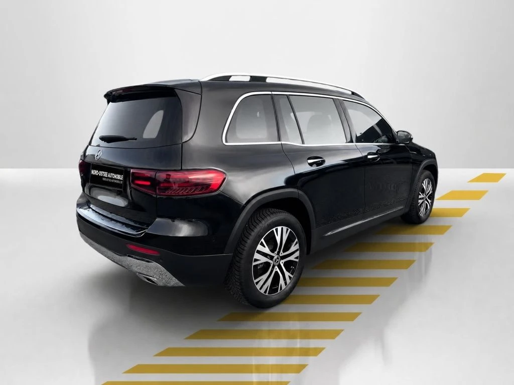 Mercedes-Benz-GLB 200-image-14