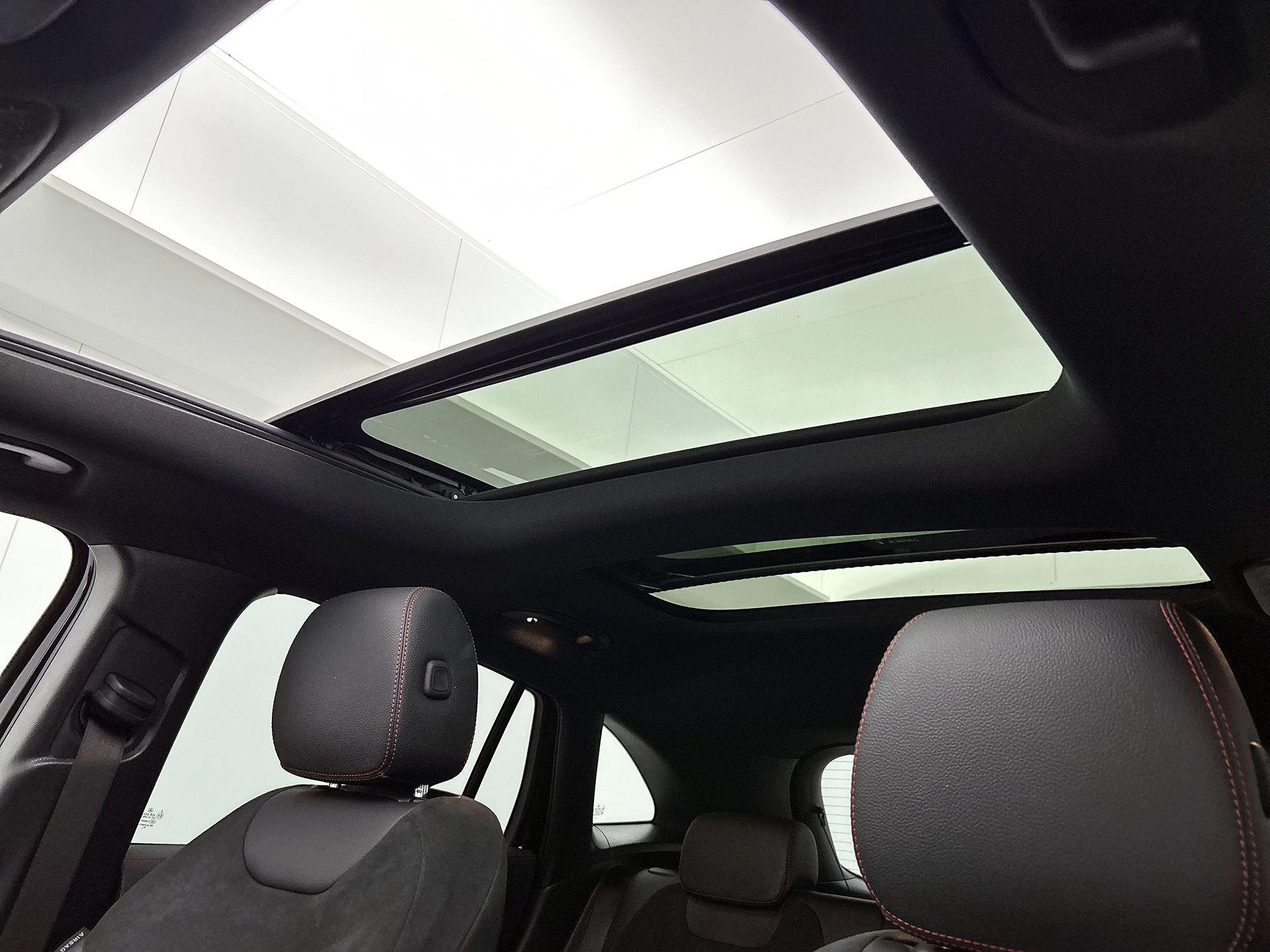 Mercedes-Benz-GLA-image-39