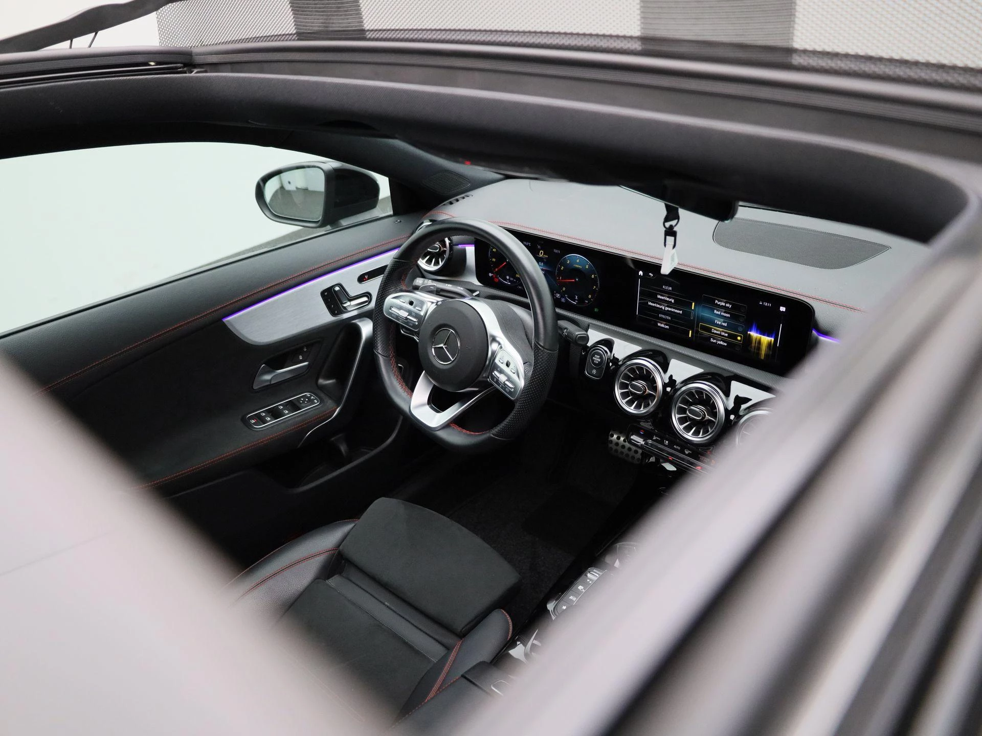 Mercedes-Benz-CLA-image-45