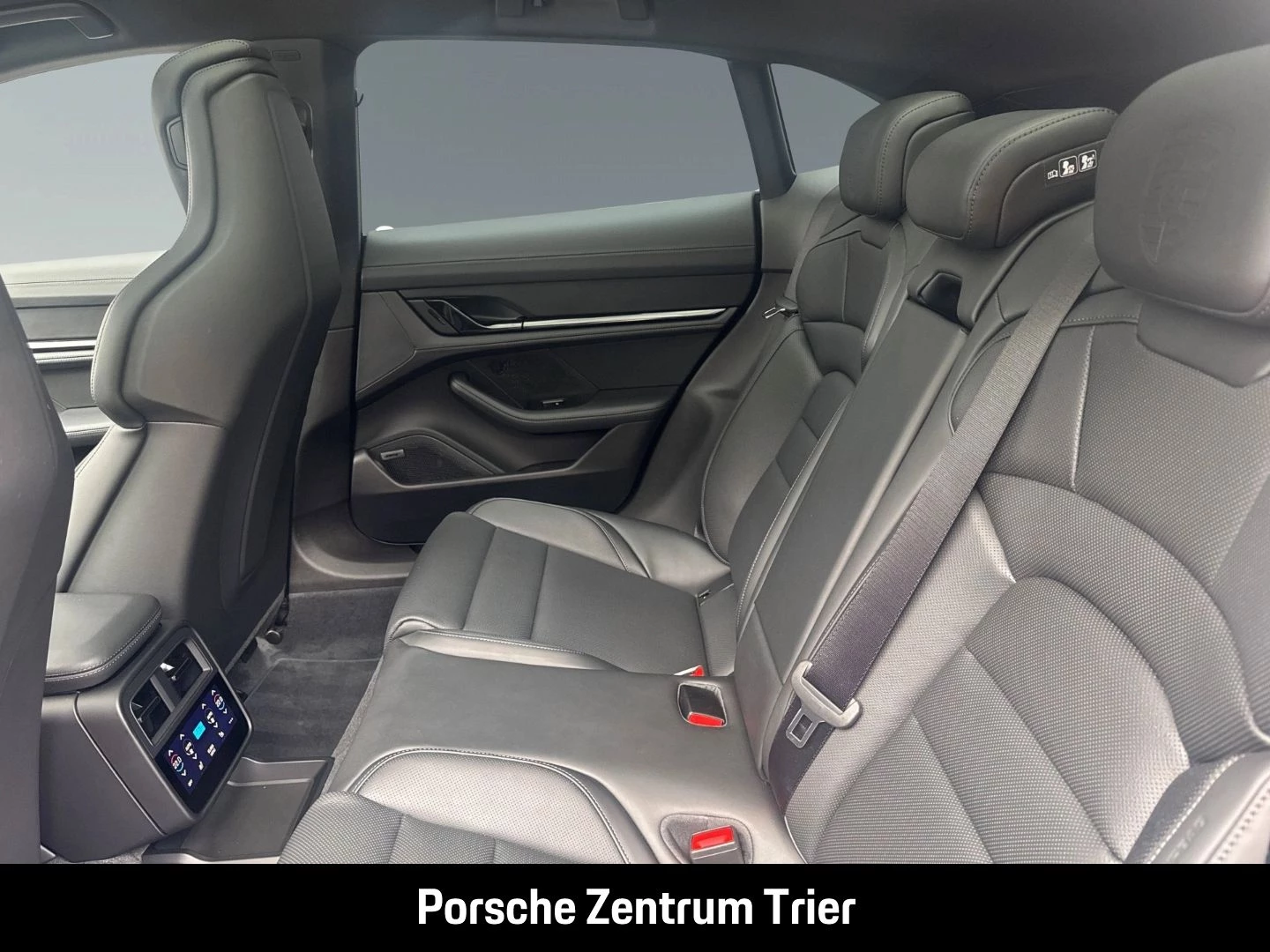 Porsche Taycan Sport Turismo Black Edition HA-Lenkung black edition