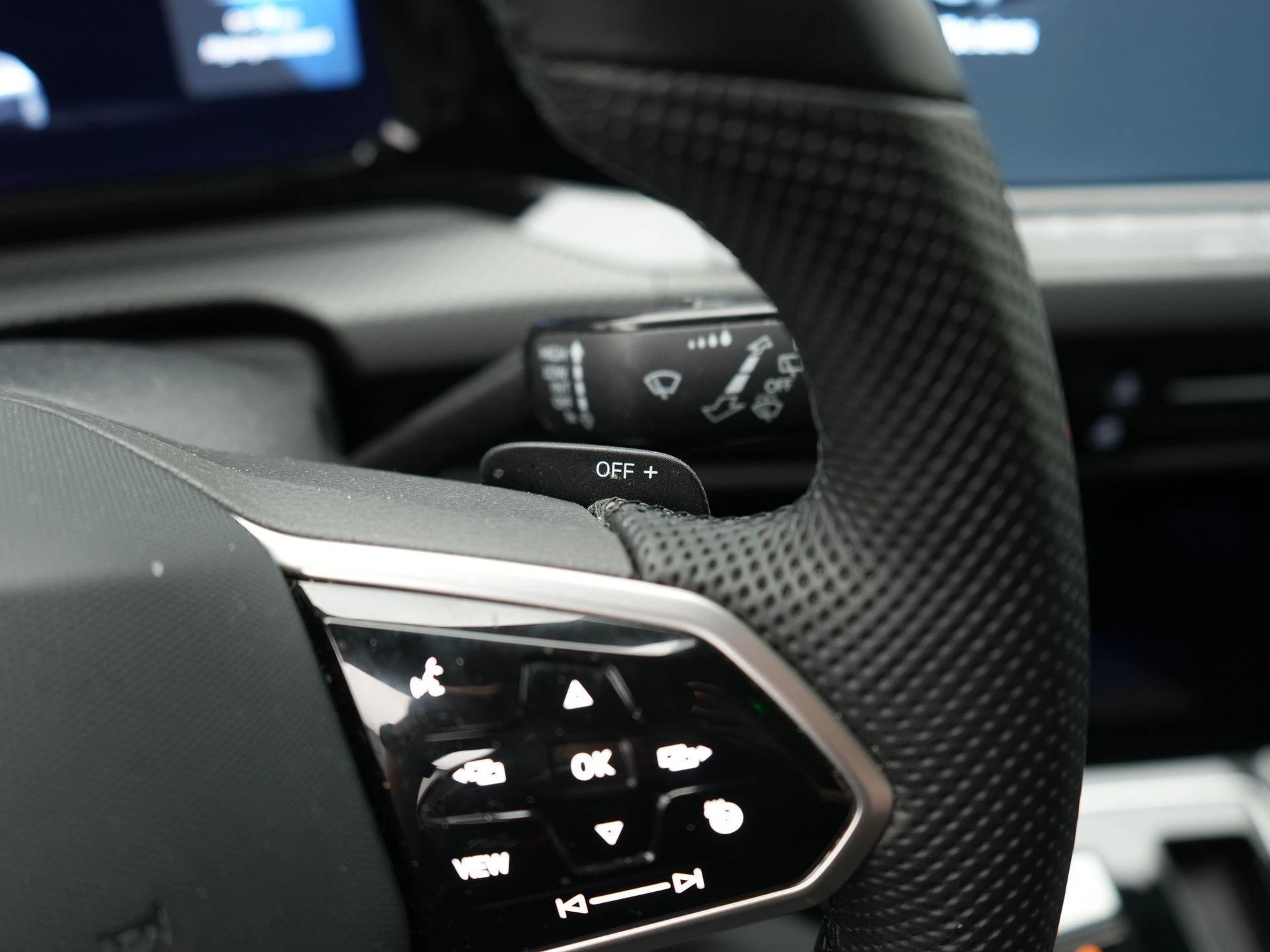 Volkswagen-Golf-image-35