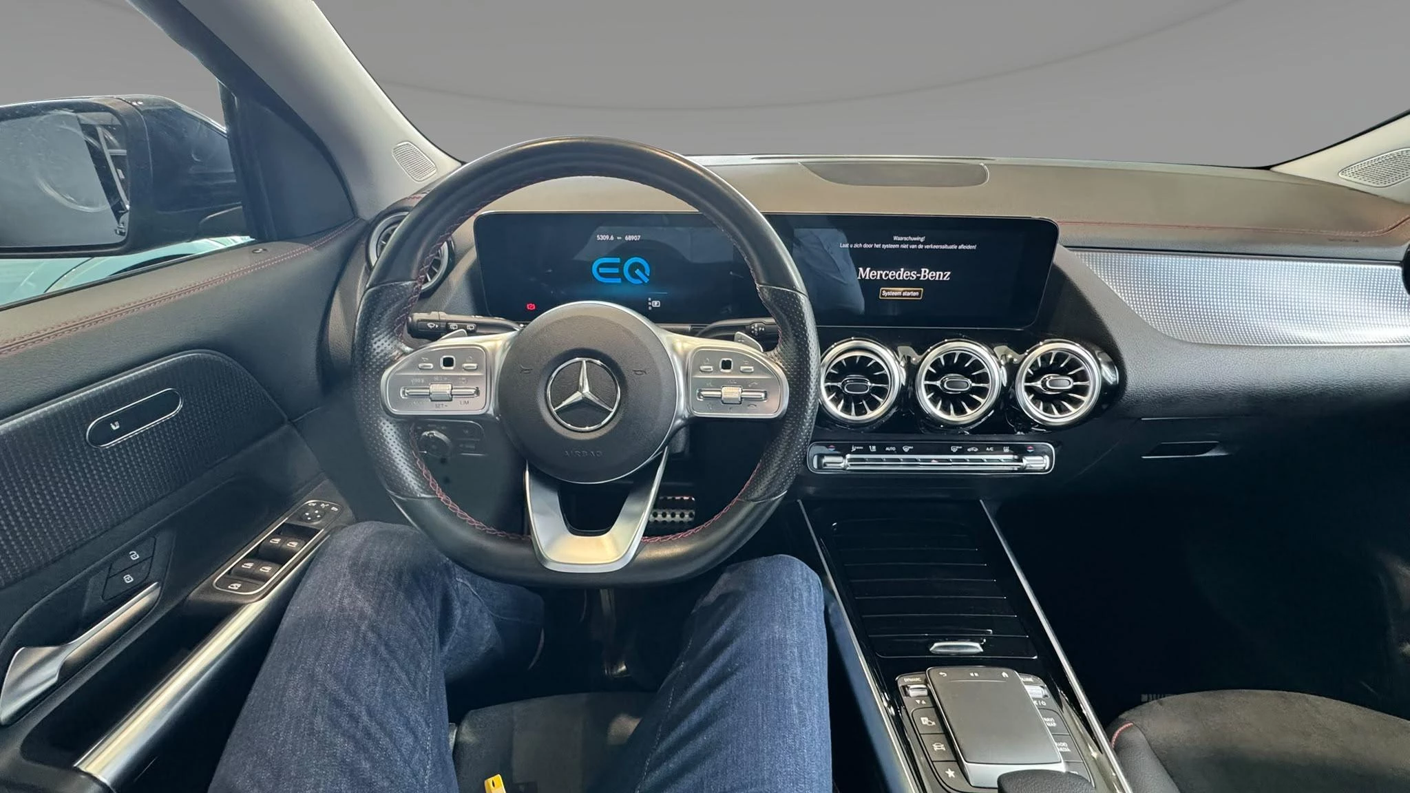Mercedes-Benz EQA 250 AMG Line + CARPLAY + TREKHAAK + NIGHTPAKKET +