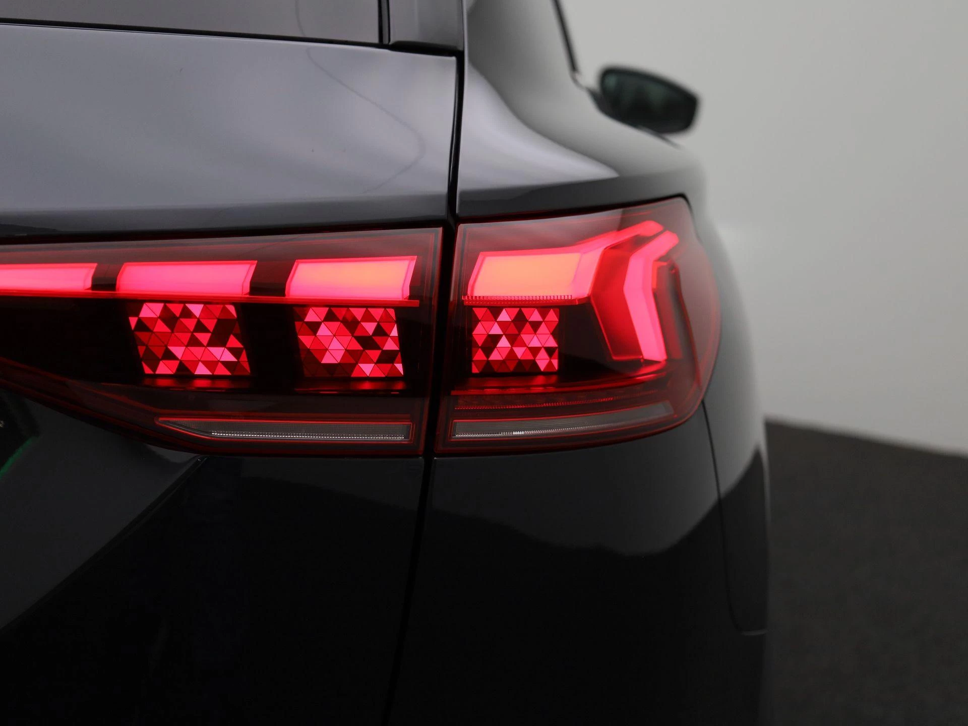 Audi-Q6 e-tron-image-51