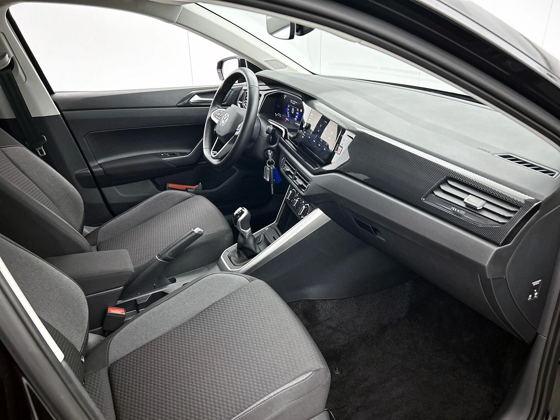 Volkswagen-Polo-image-19