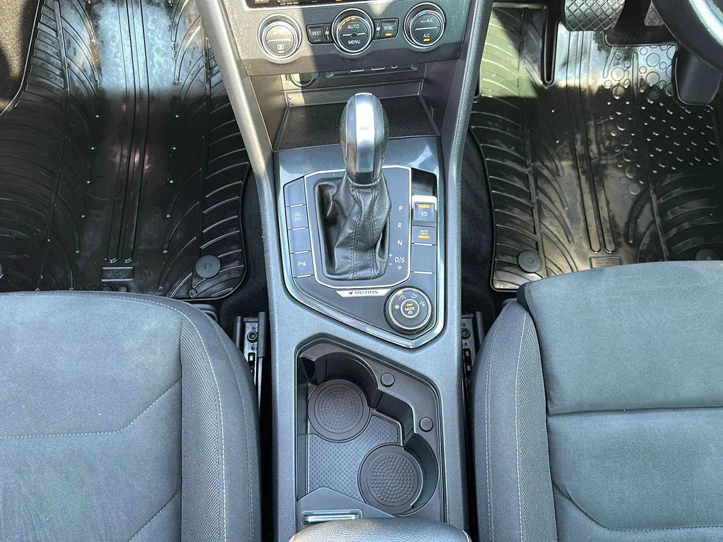 Volkswagen-Tiguan-image-11