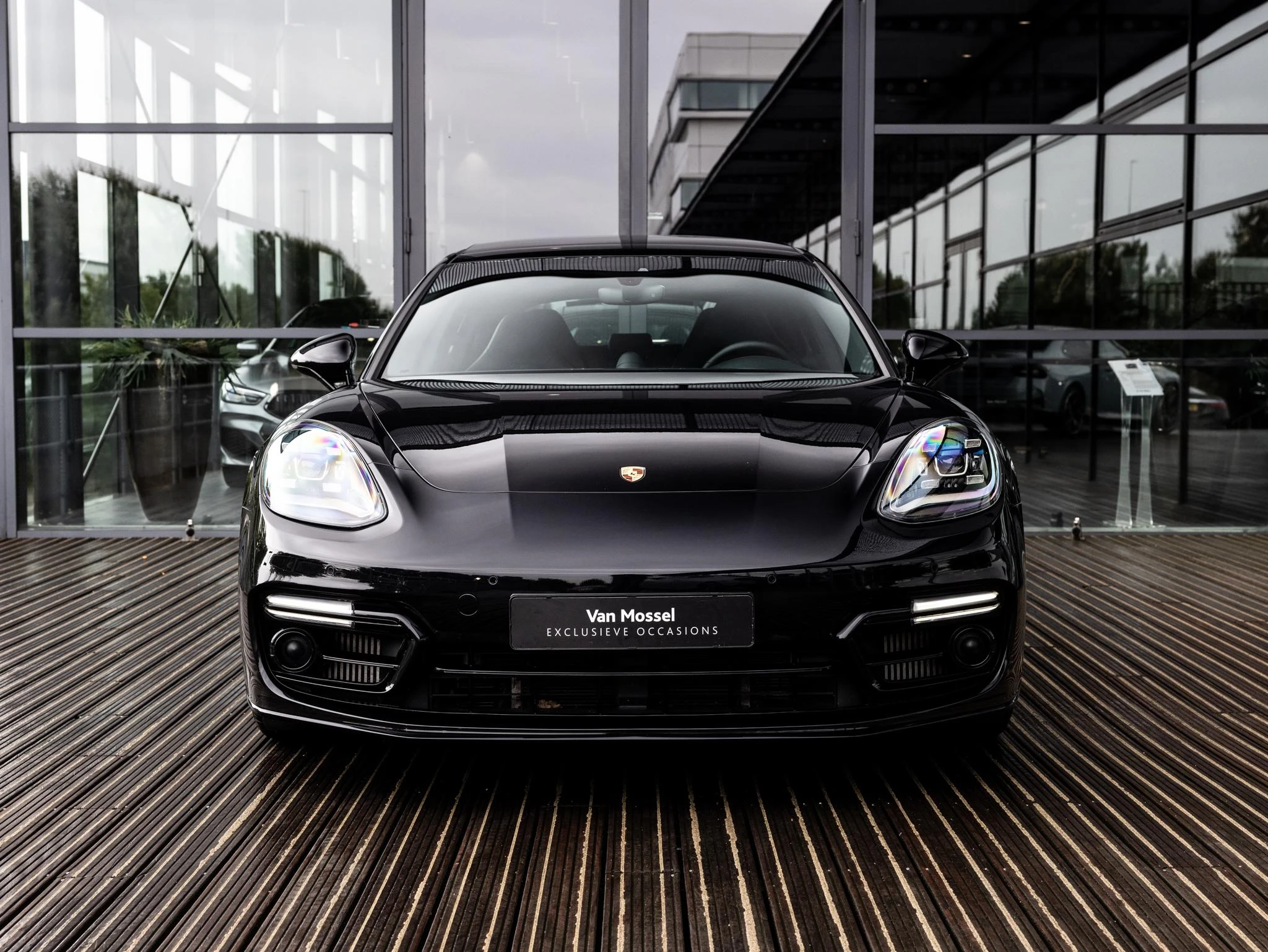 Porsche-Panamera-image-1