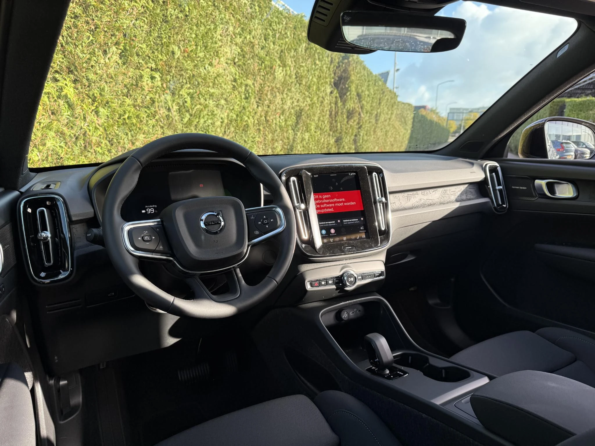 Volvo-EX40-image-1