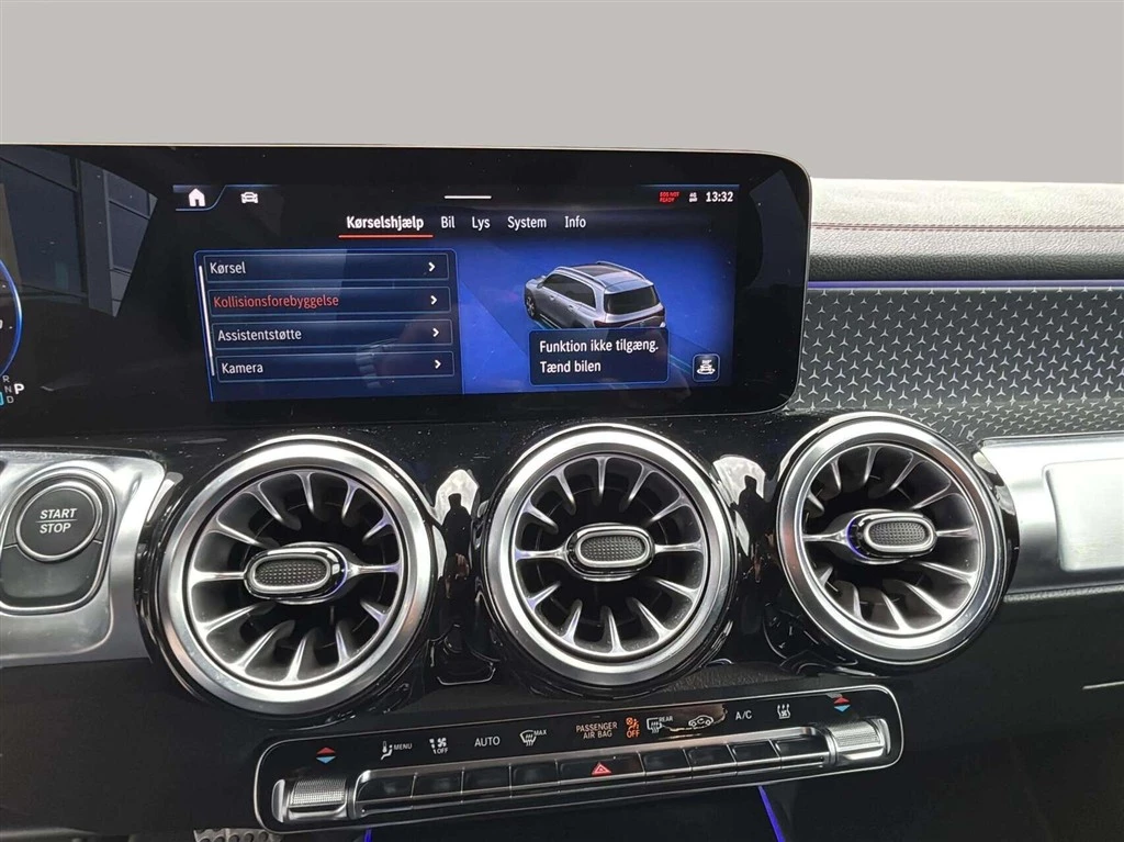 Mercedes-Benz-EQB-image-17