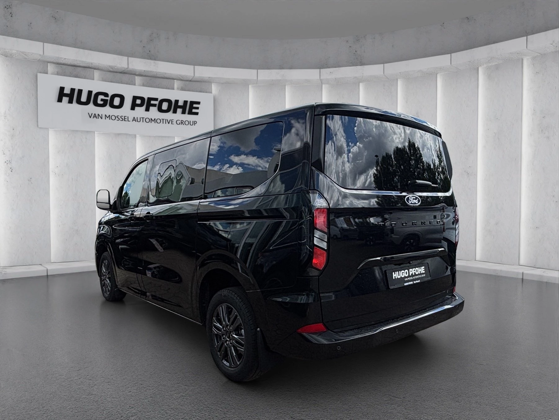 Ford Tourneo Custom Titanium 2.0 EcoBlue 125kW 320 L1 Auto FWD Van. 4-türig