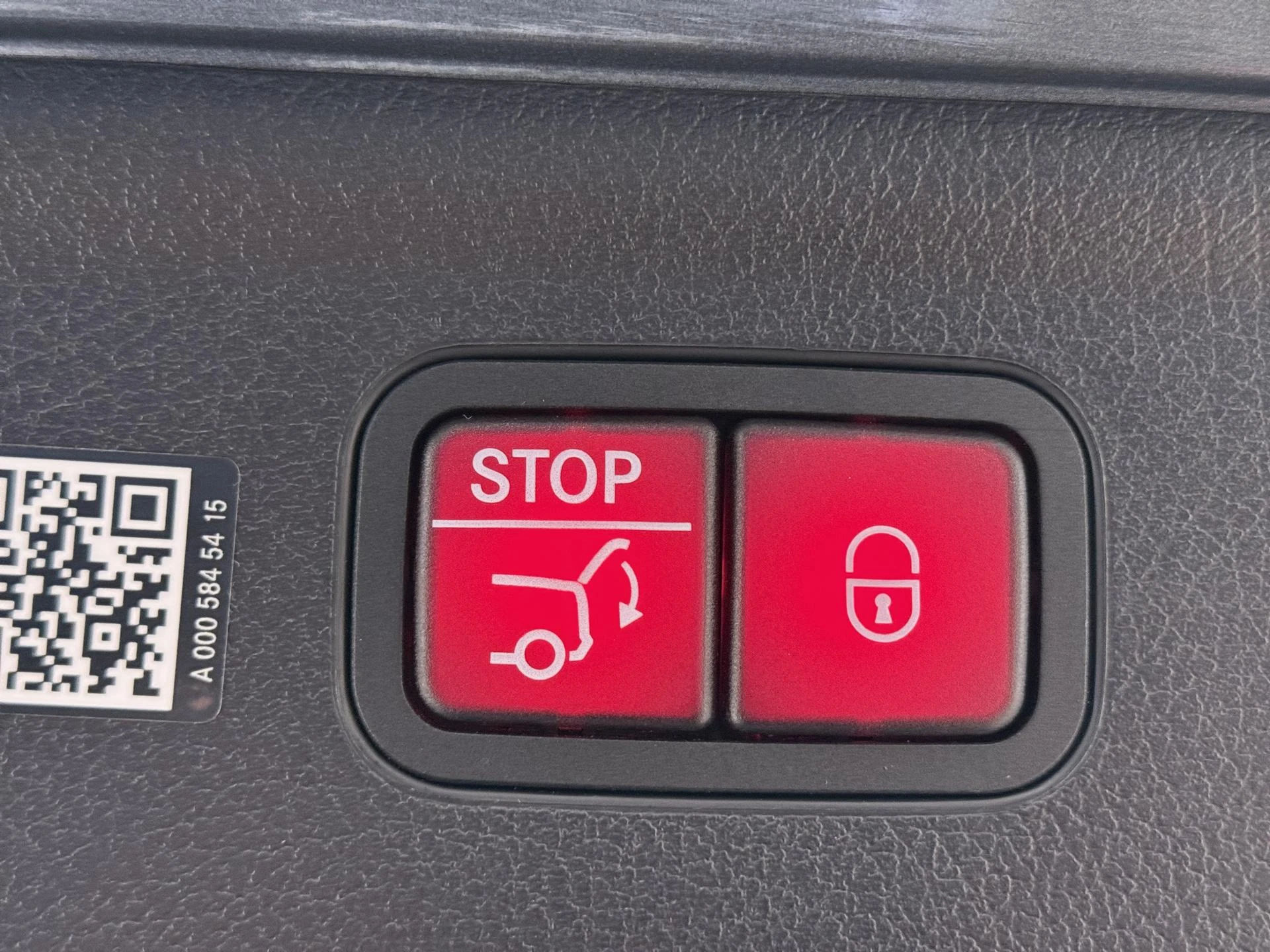 Mercedes-Benz-EQE-image-32