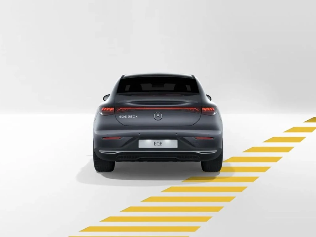 Mercedes-Benz-EQE 350+-image-5